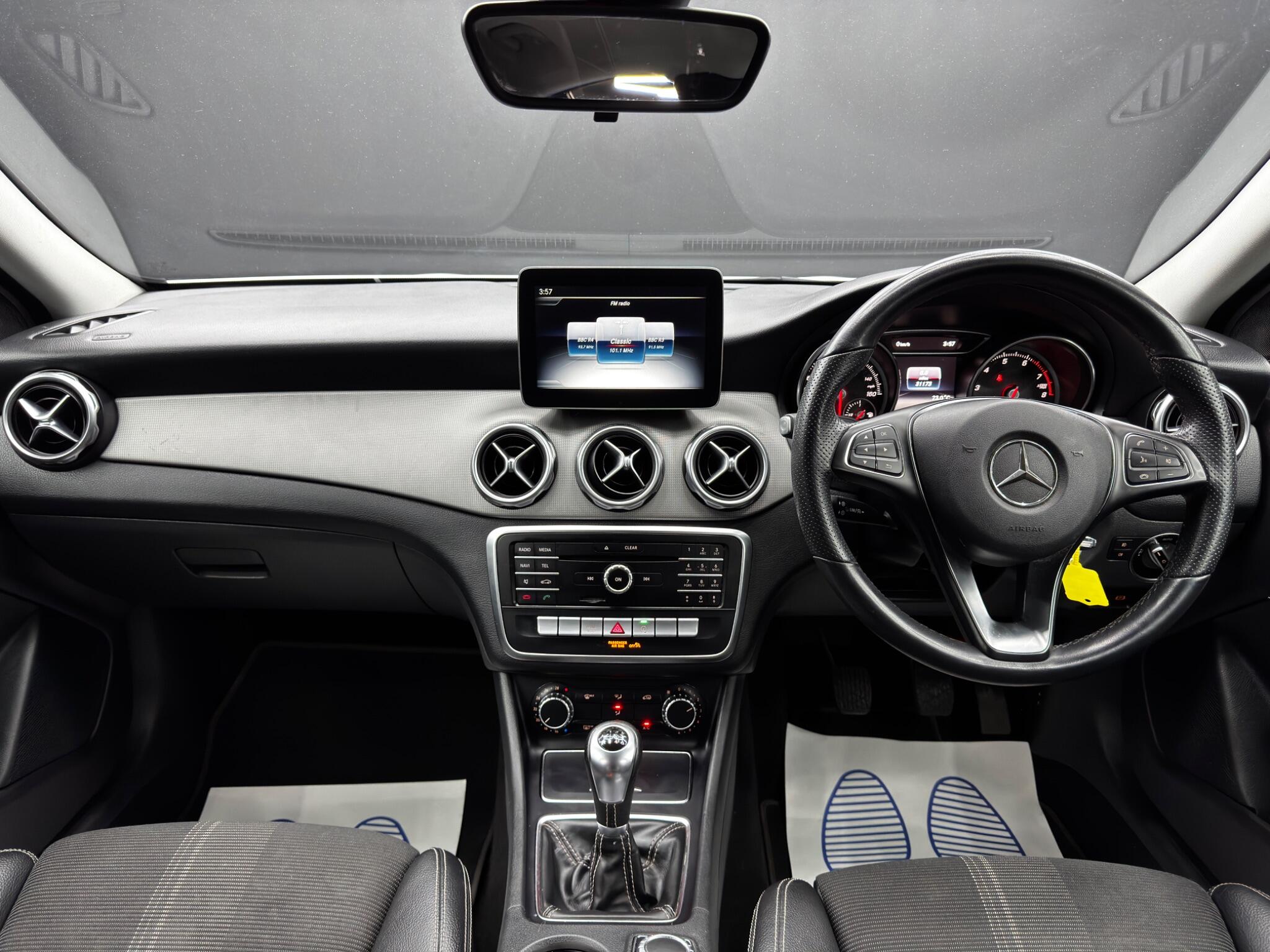 Mercedes-Benz Gla view 10