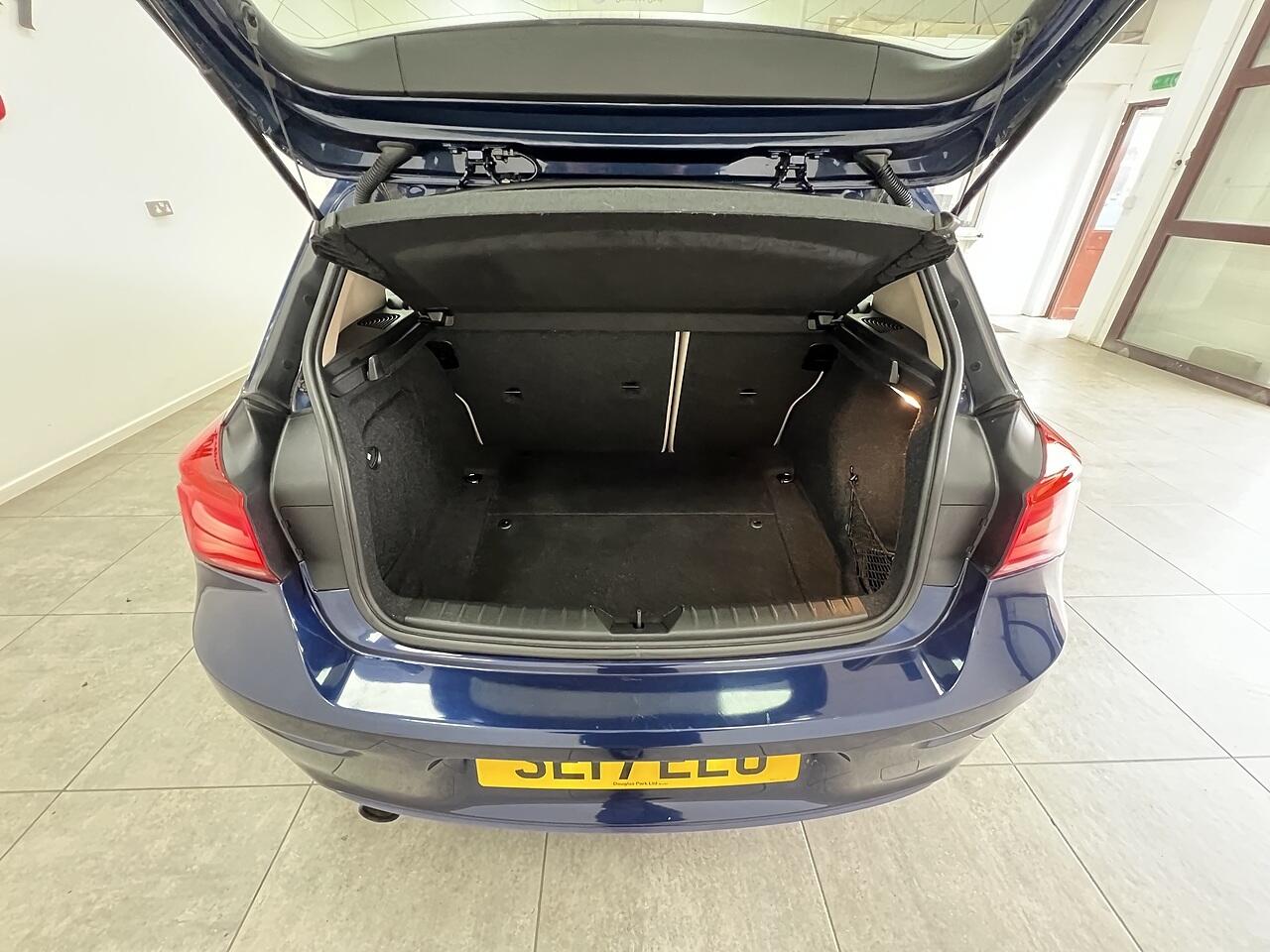 BMW 1 Series view 16