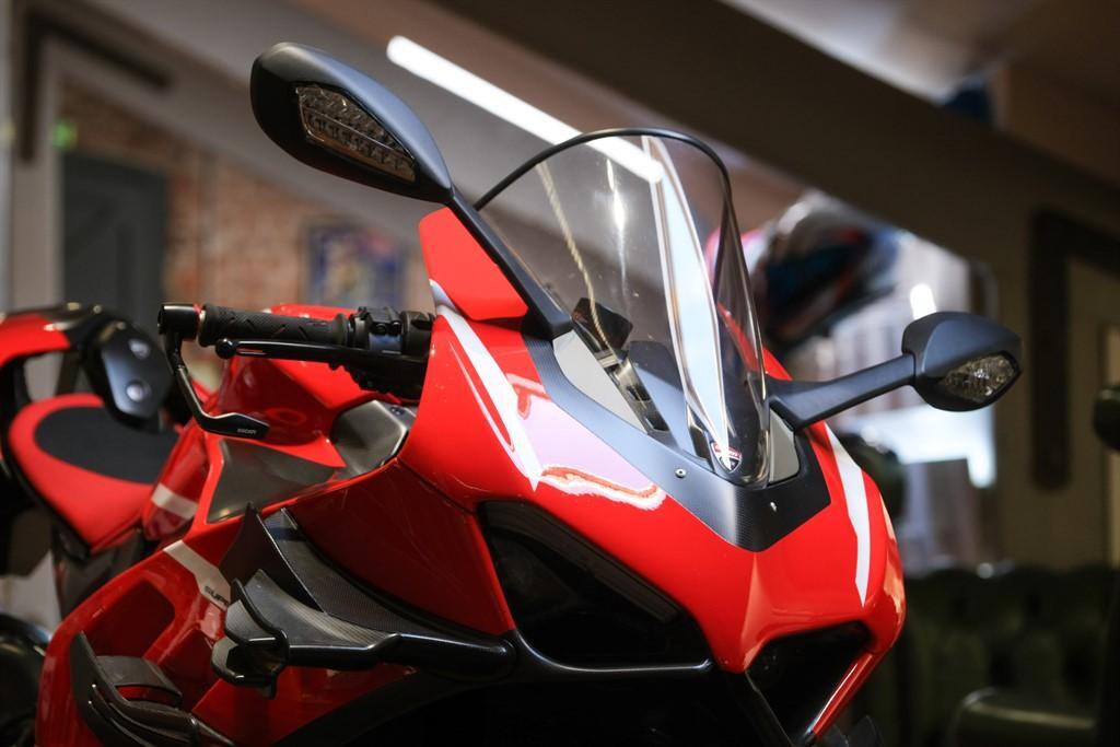 Ducati Superleggera V4 view 18