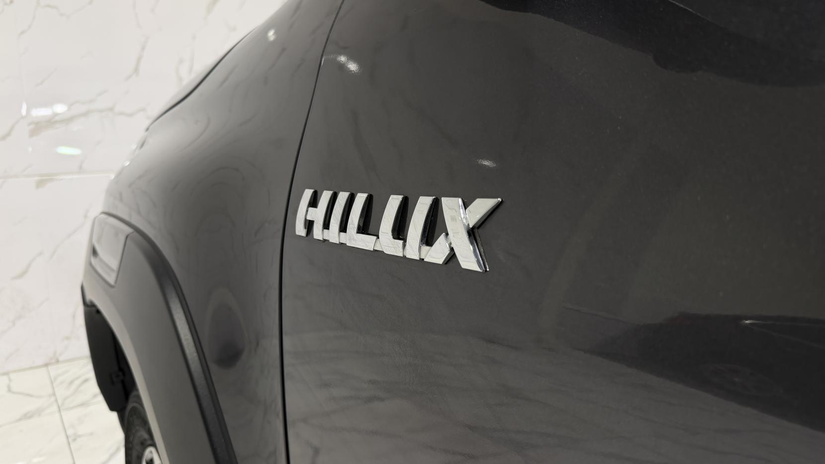 Toyota Hilux view 42