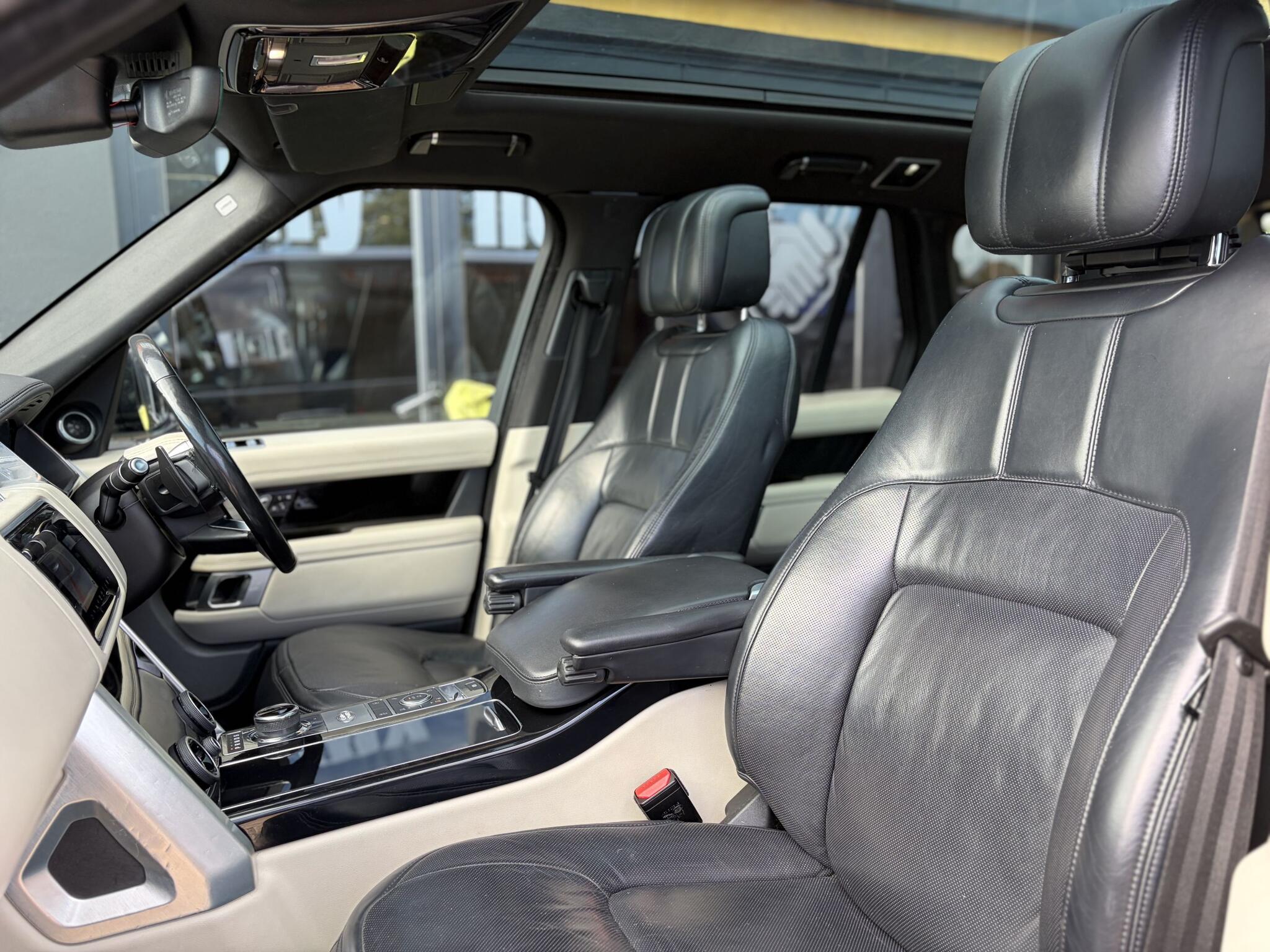 Land Rover Range Rover view 19