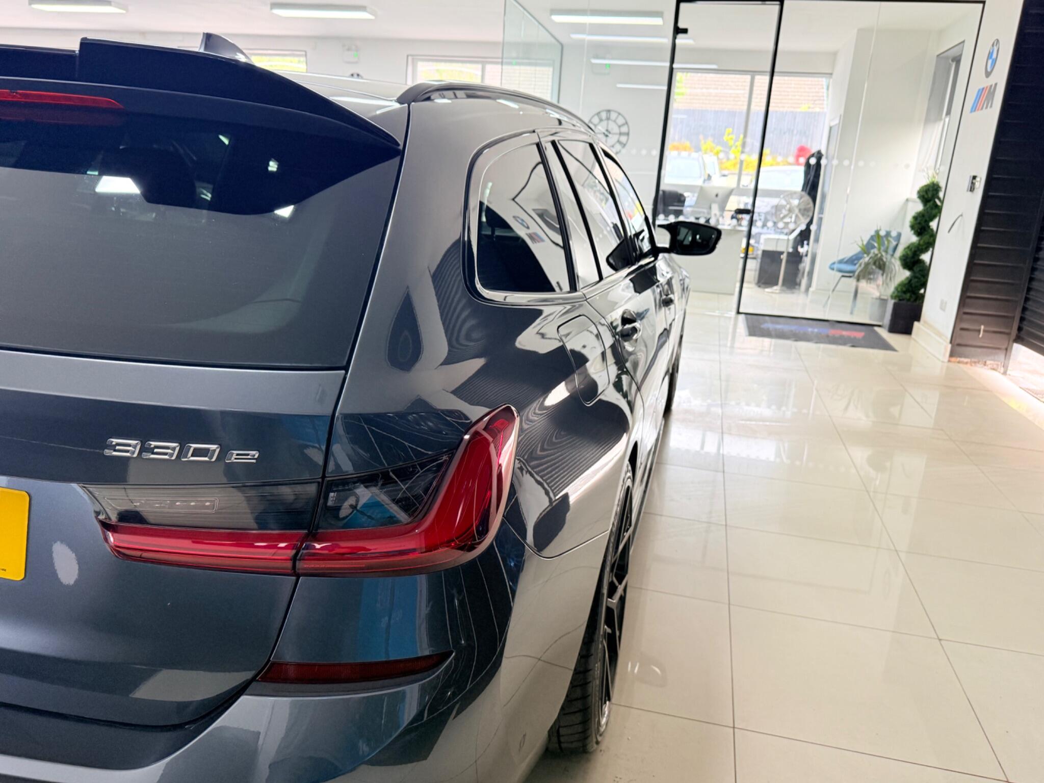 BMW 3 Series view 26