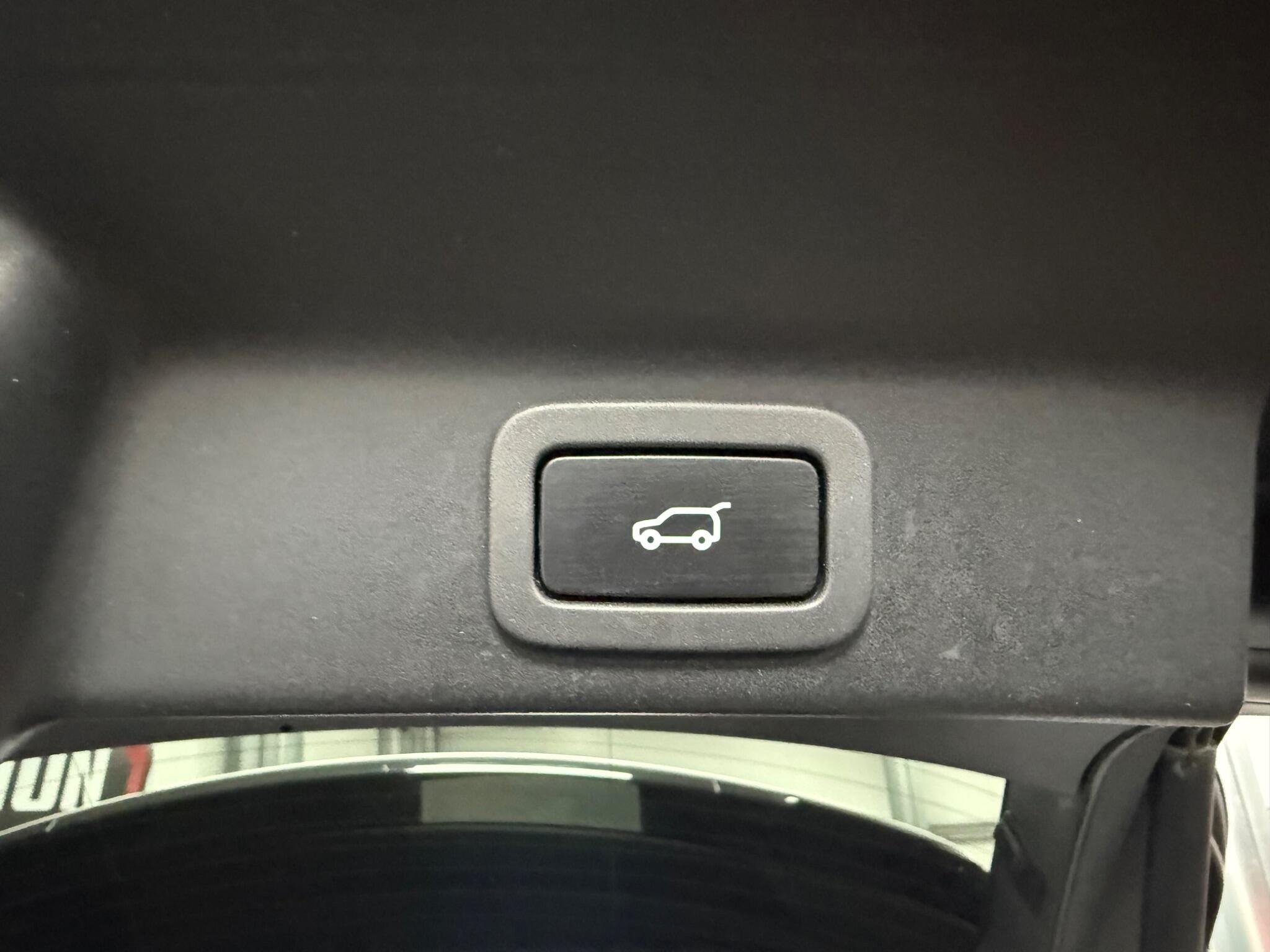 Jaguar F-Pace view 36