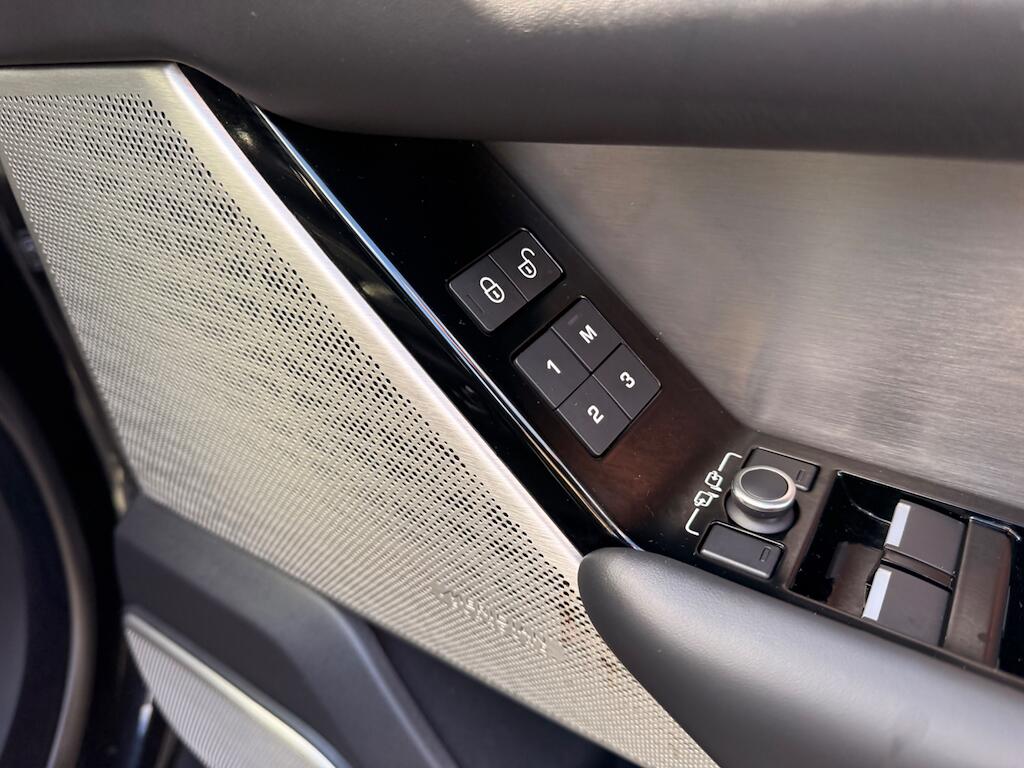Land Rover Range Rover Velar view 44