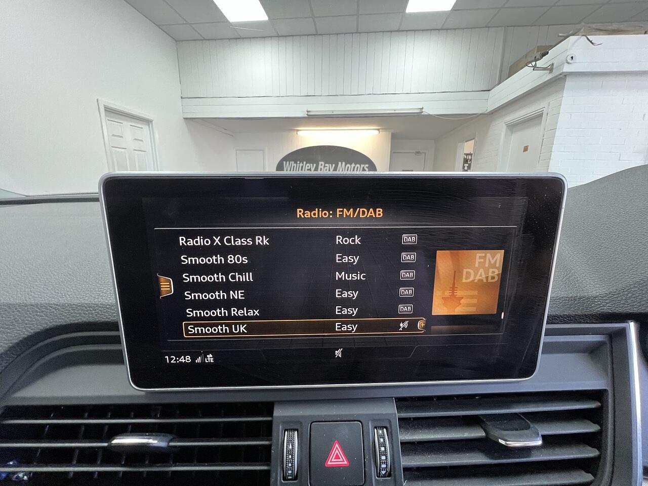 Audi Q5 view 11