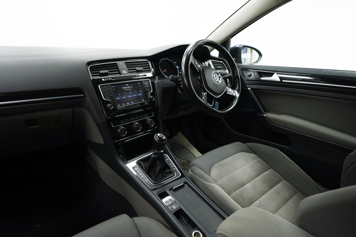 Volkswagen Golf view 17