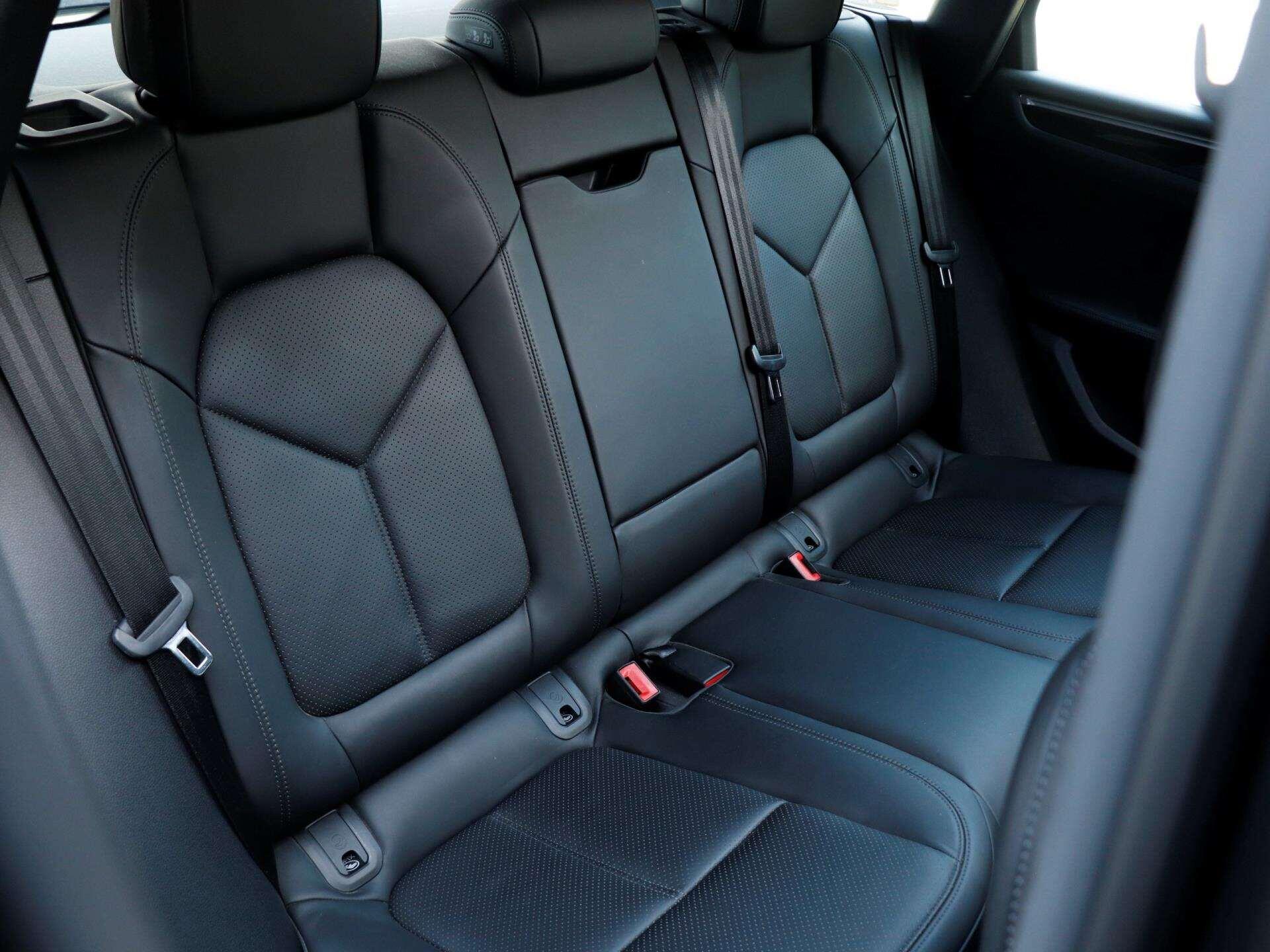 Porsche Macan view 26