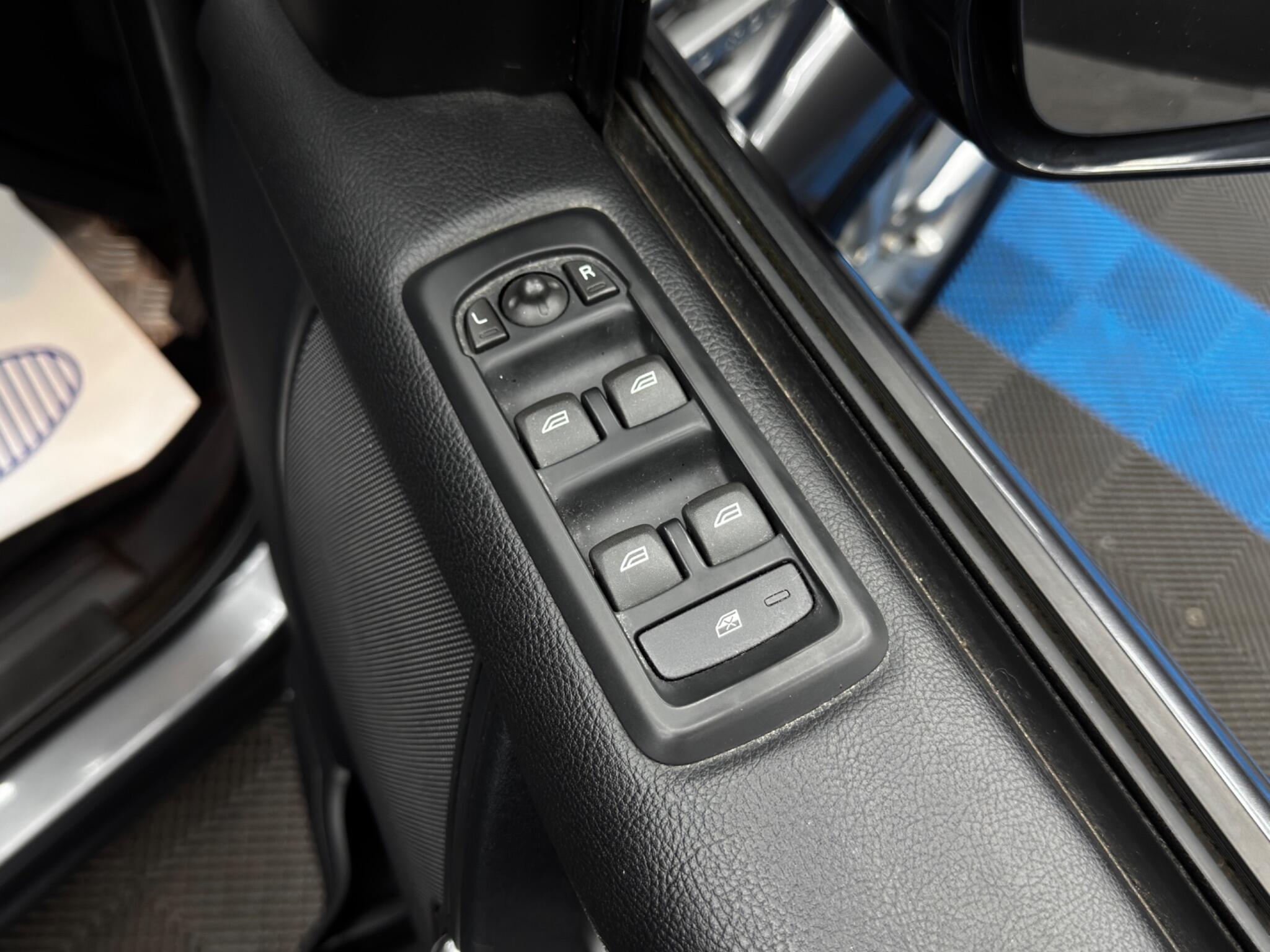 Land Rover Discovery view 36