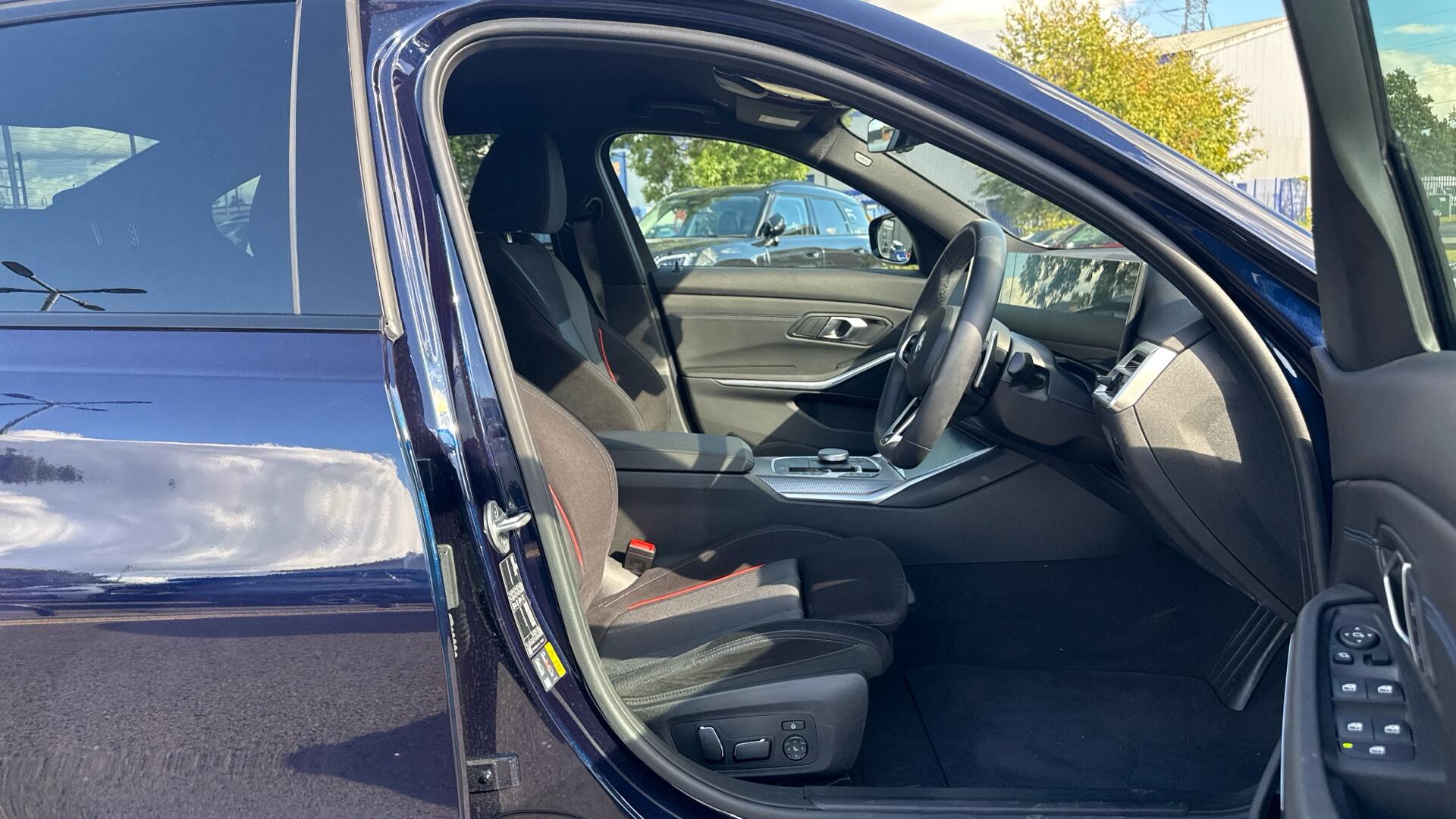 BMW 3 Series view 11