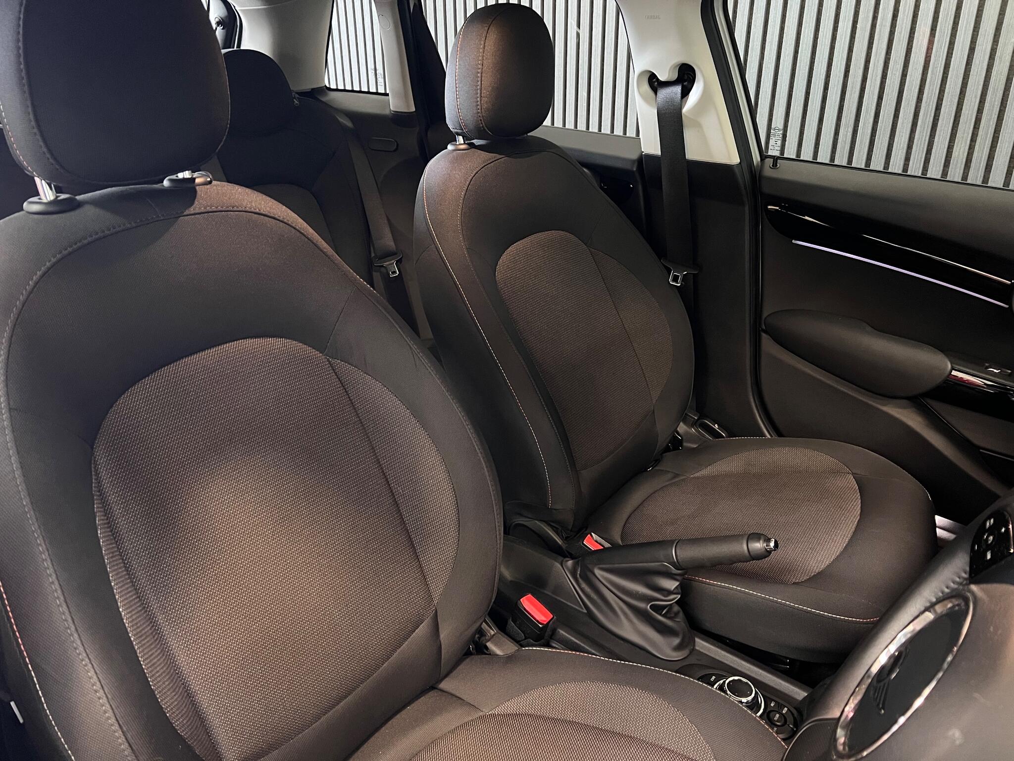 Mini Hatch view 10