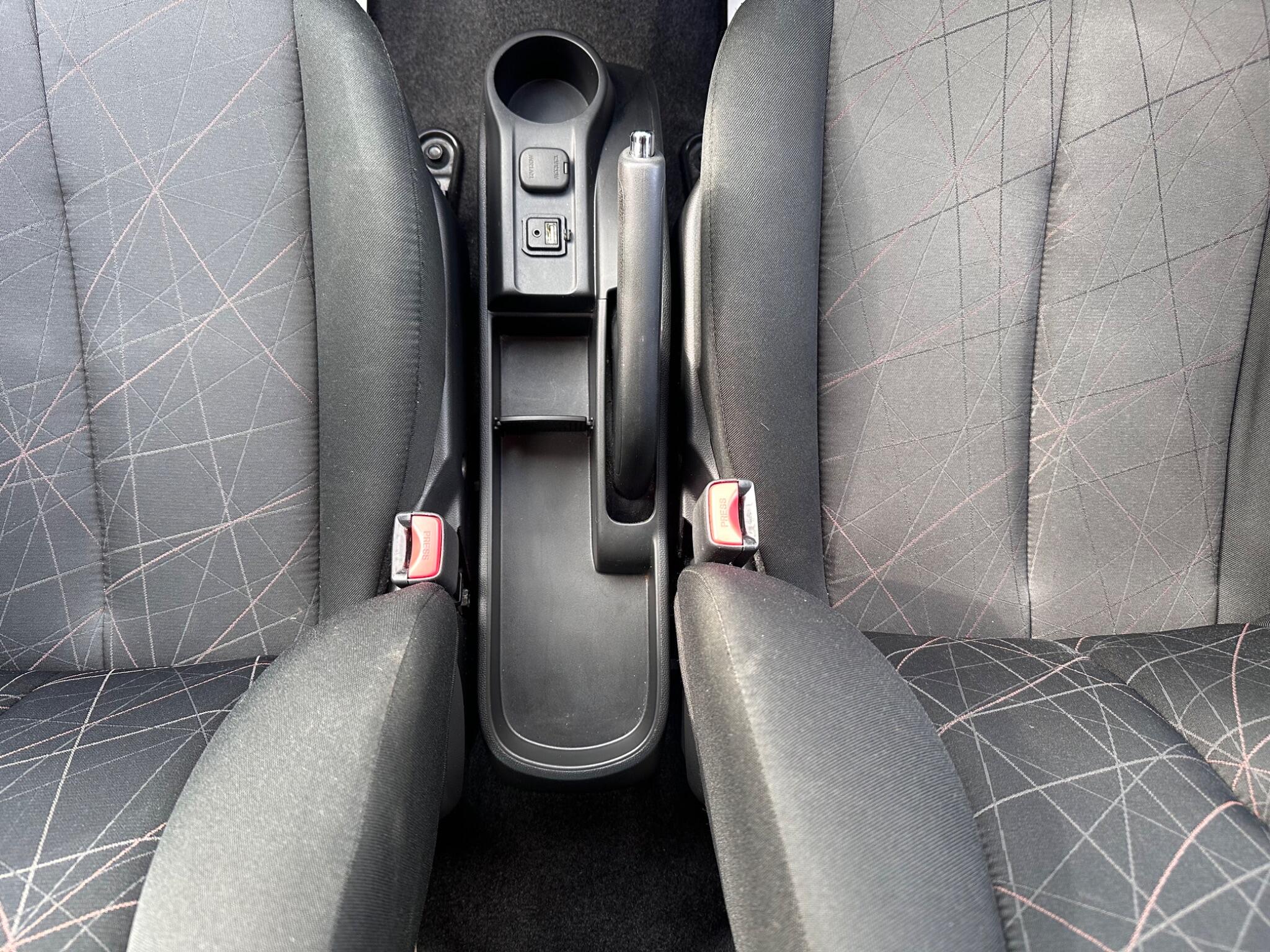 Mazda Mazda2 view 39