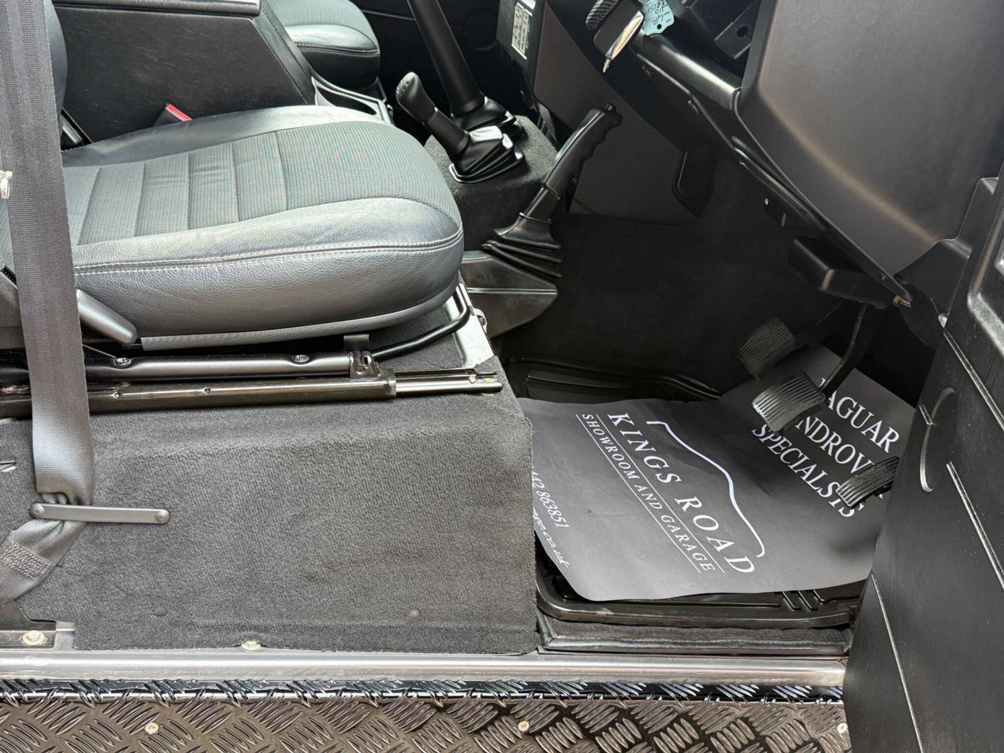 Land Rover Defender view 23