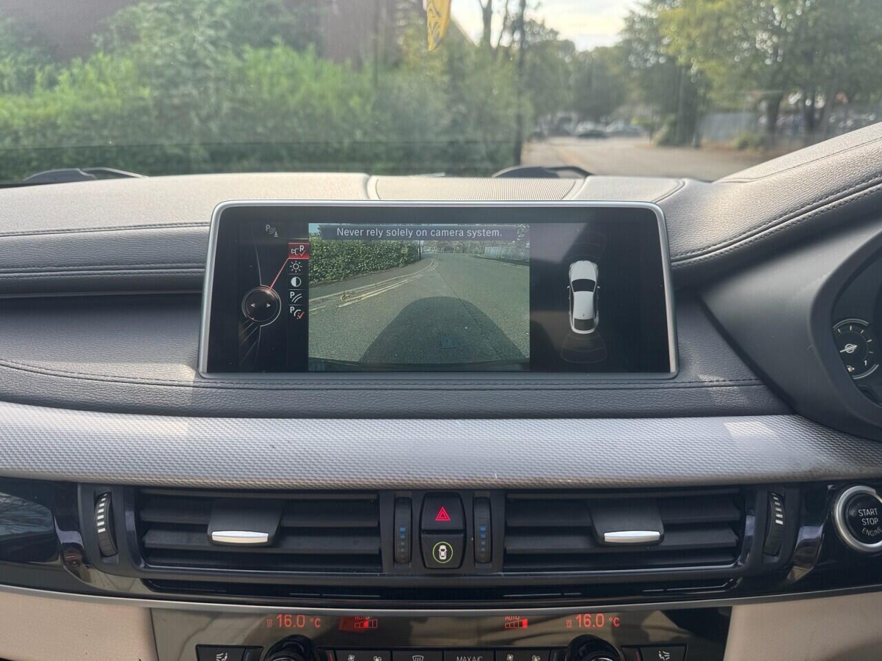 BMW X6 view 26