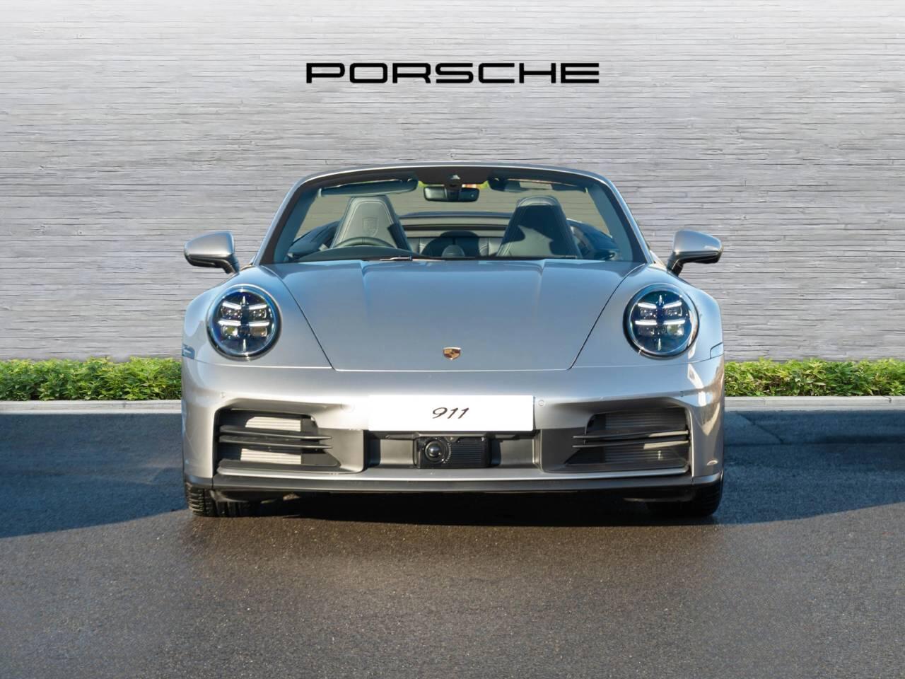 Porsche 911 view 7