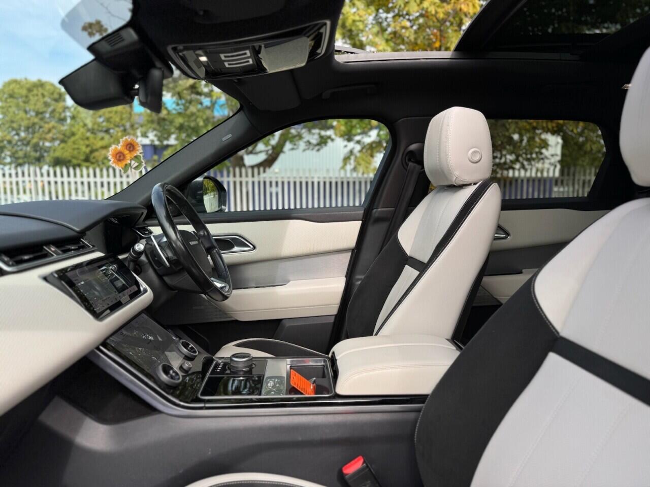 Land Rover Range Rover Velar view 29