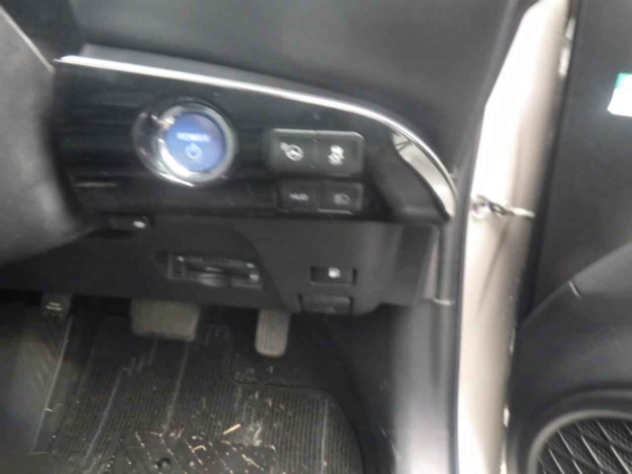 Toyota Prius view 14