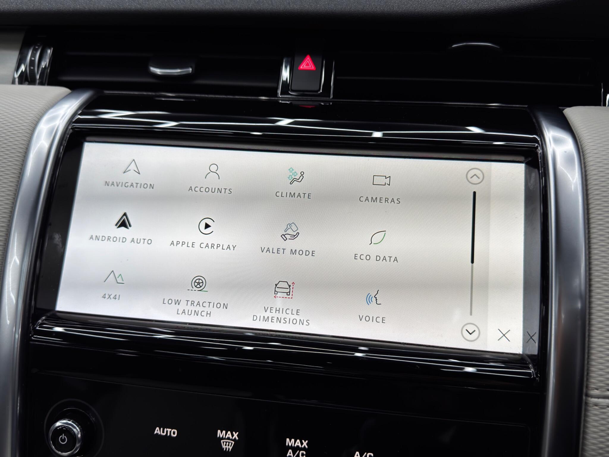Land Rover Discovery Sport view 34