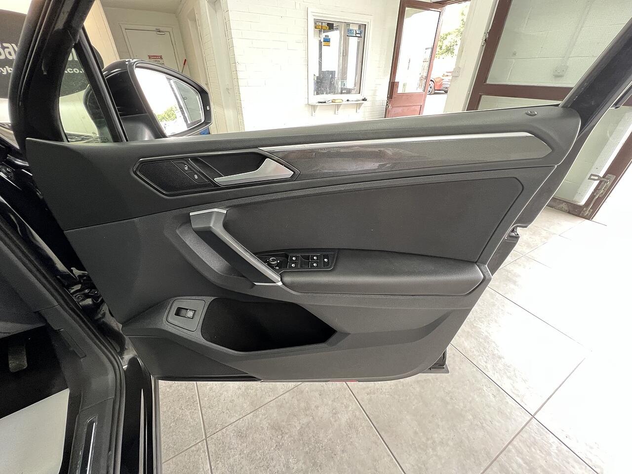 Volkswagen Tiguan view 13