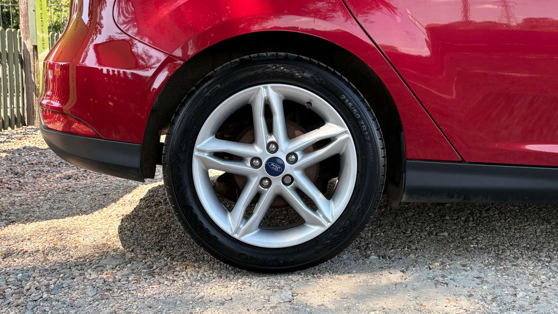 Ford Focus view 35