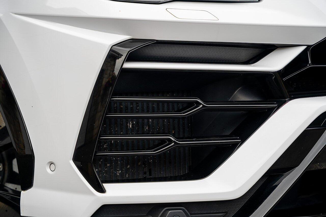 Lamborghini Urus view 25