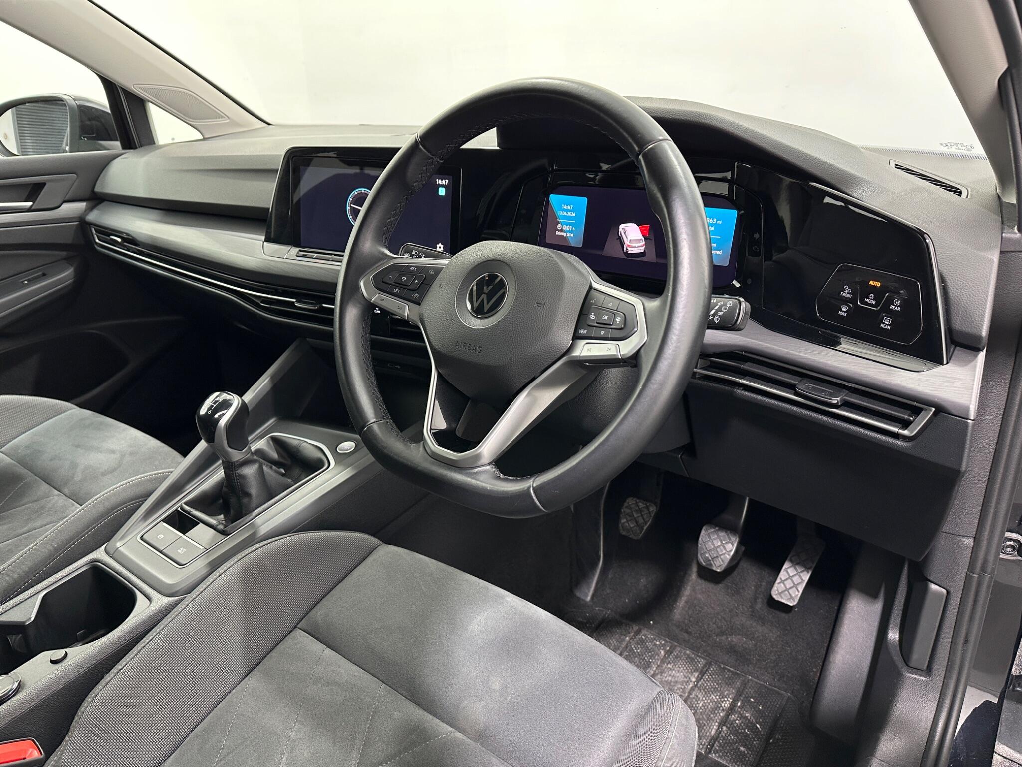 Volkswagen Golf view 11