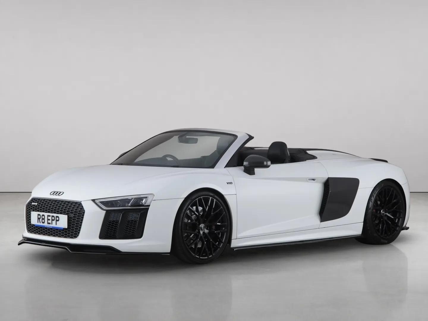 Audi R8 view 2