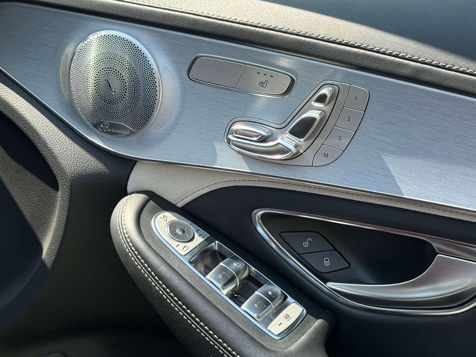 Mercedes-Benz C-Class view 28