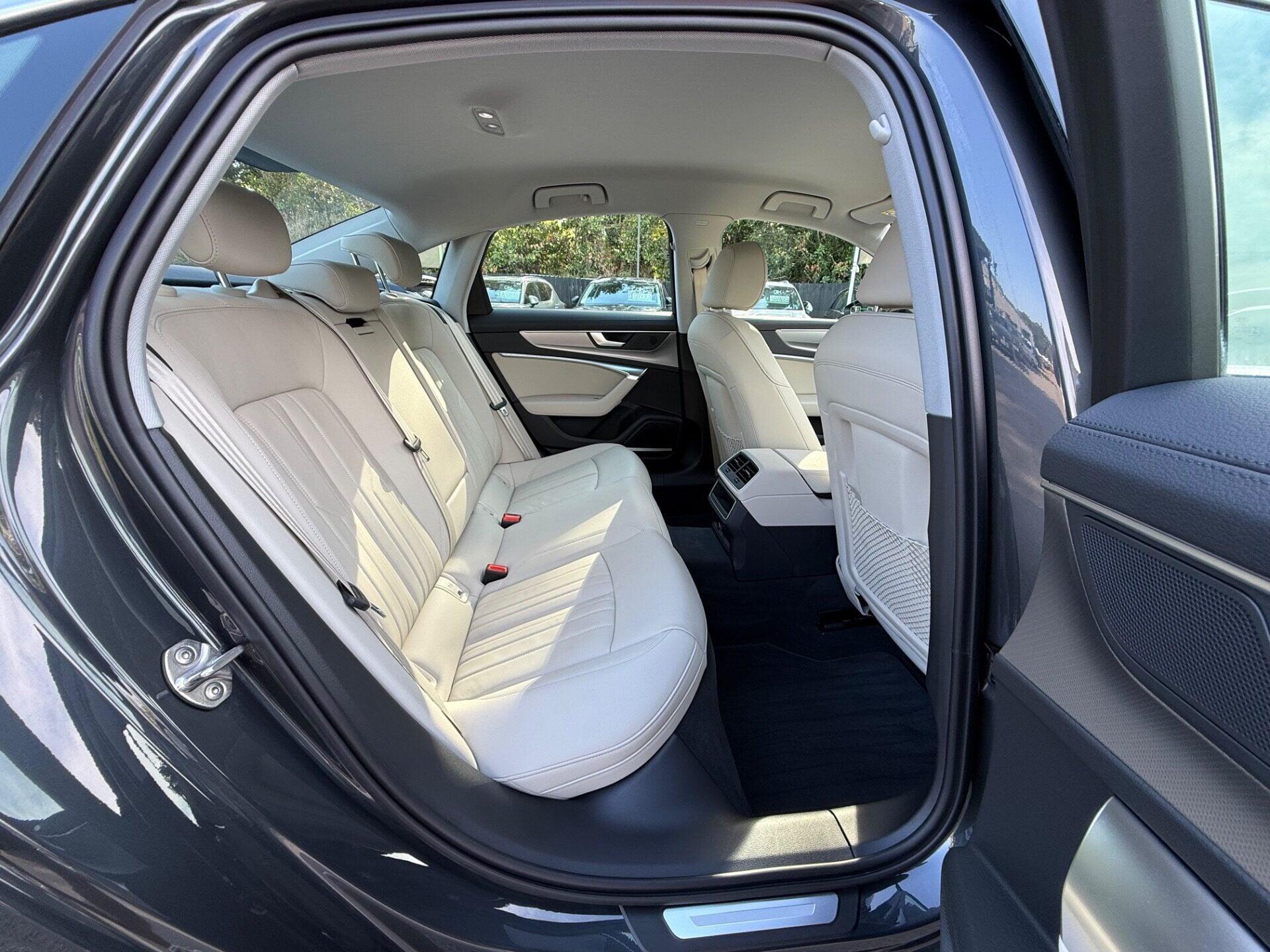 Audi A6 view 32
