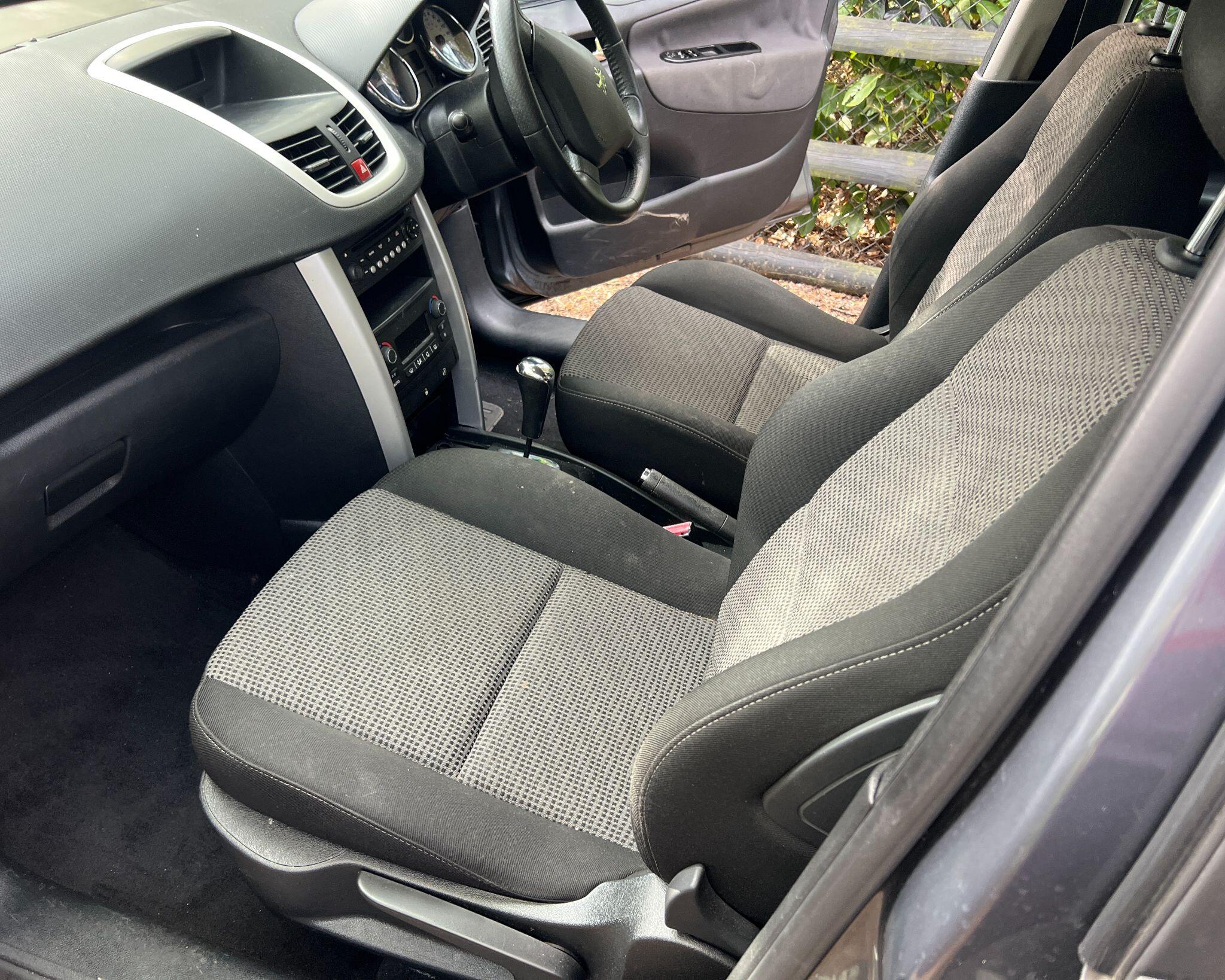 Peugeot 207 view 7