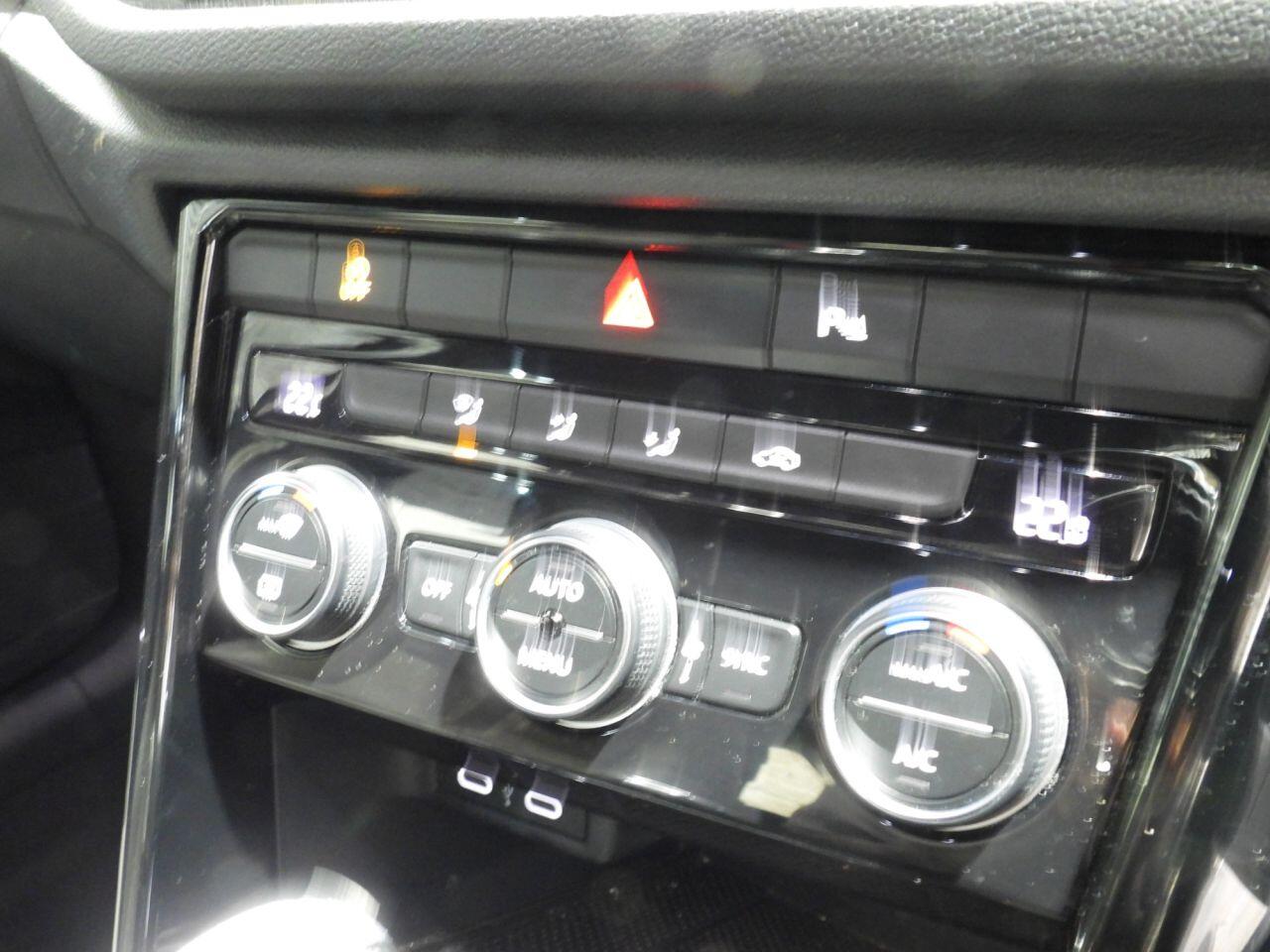 Volkswagen T-Roc view 35
