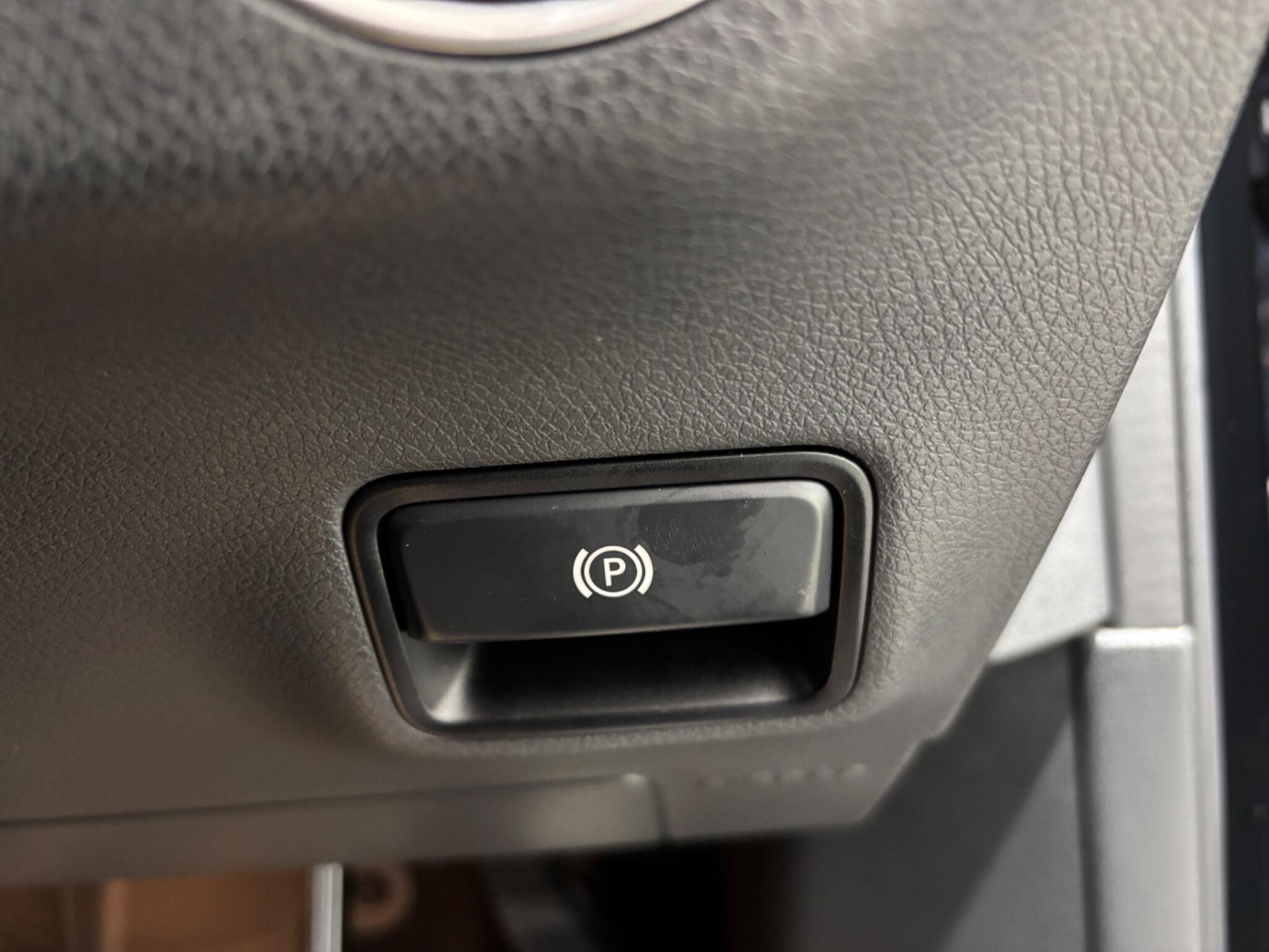 Mercedes-Benz Gla view 31
