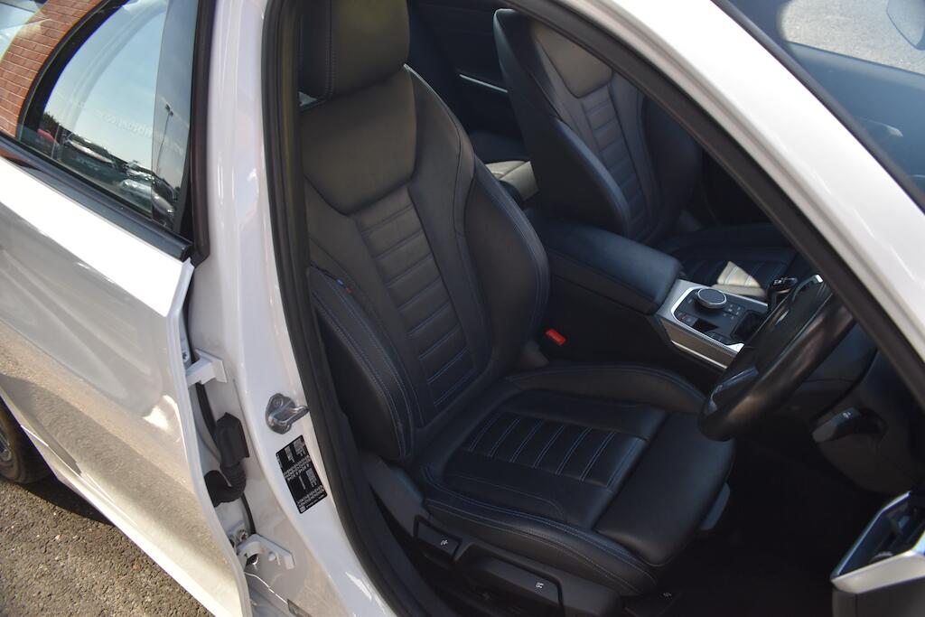 BMW 3 Series view 27