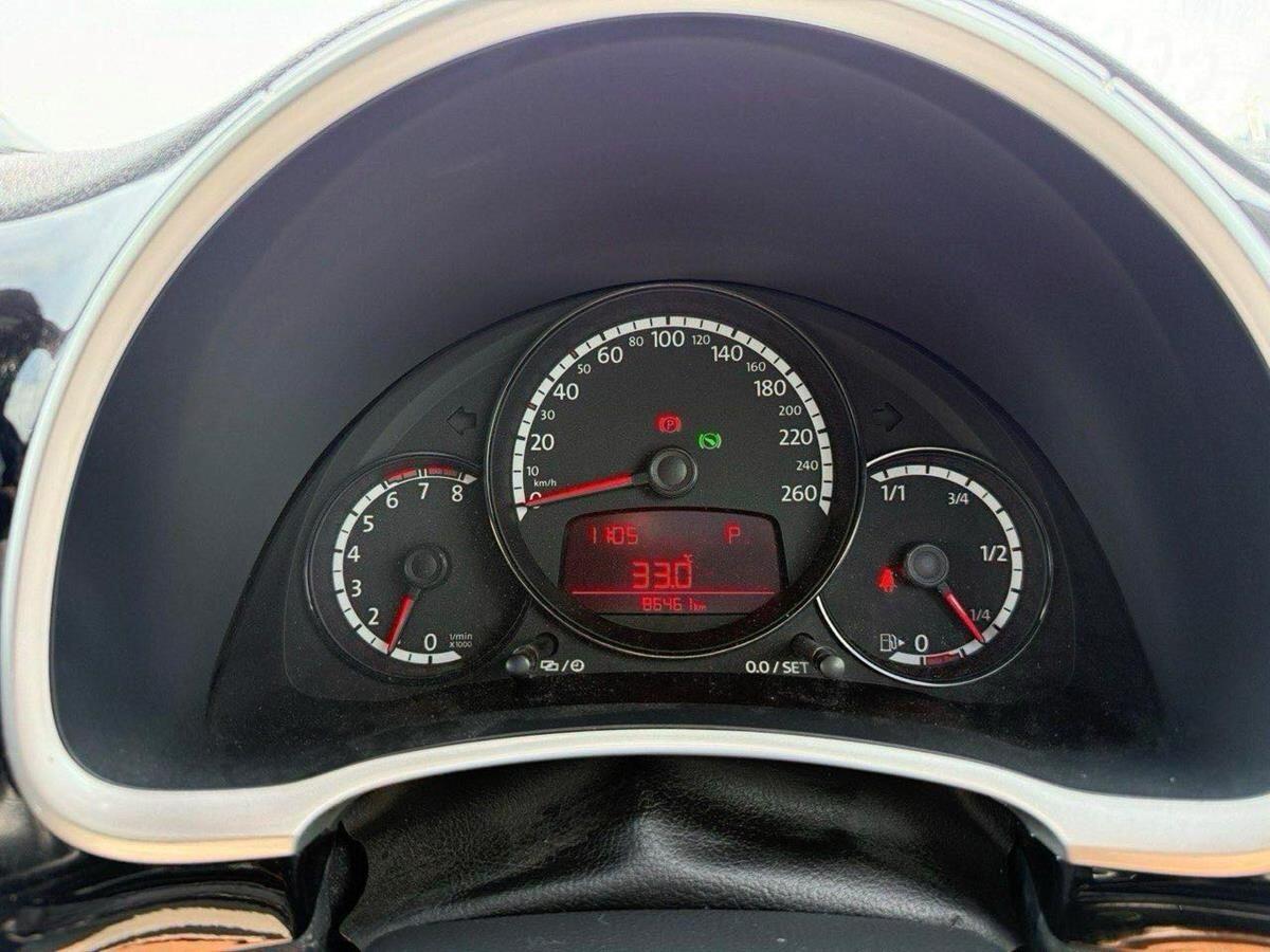 Volkswagen Beetle view 15