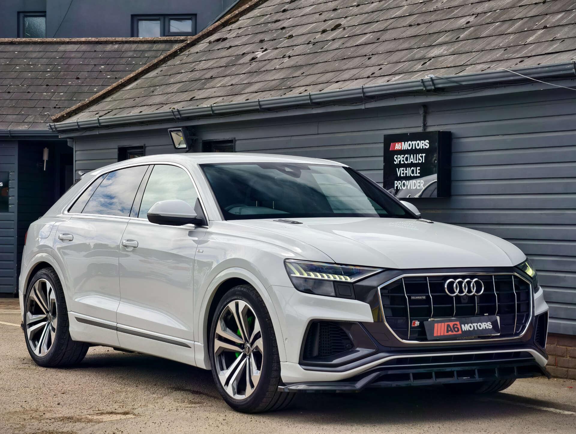 Audi Q8 view 12