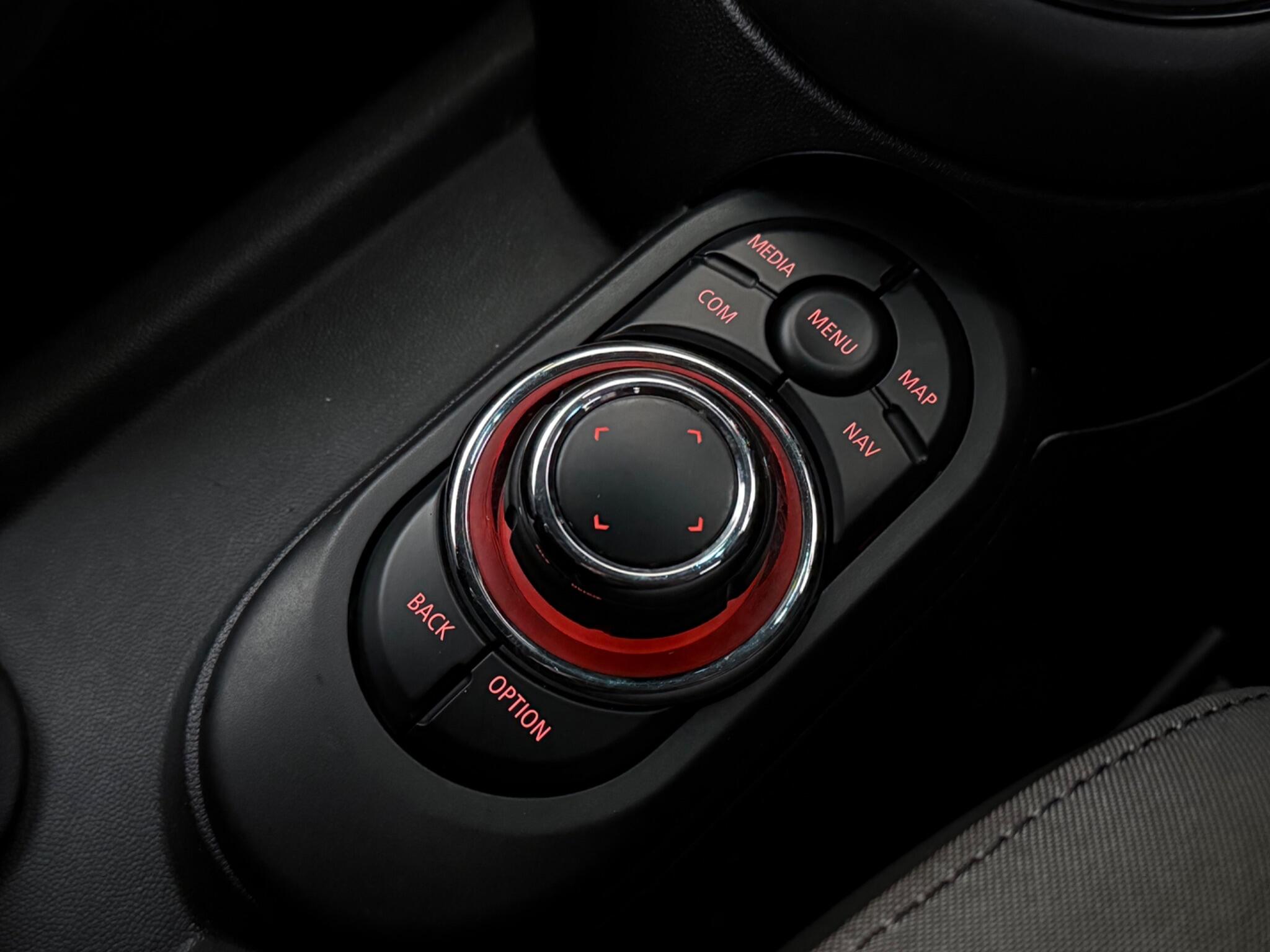 Mini Hatch view 37