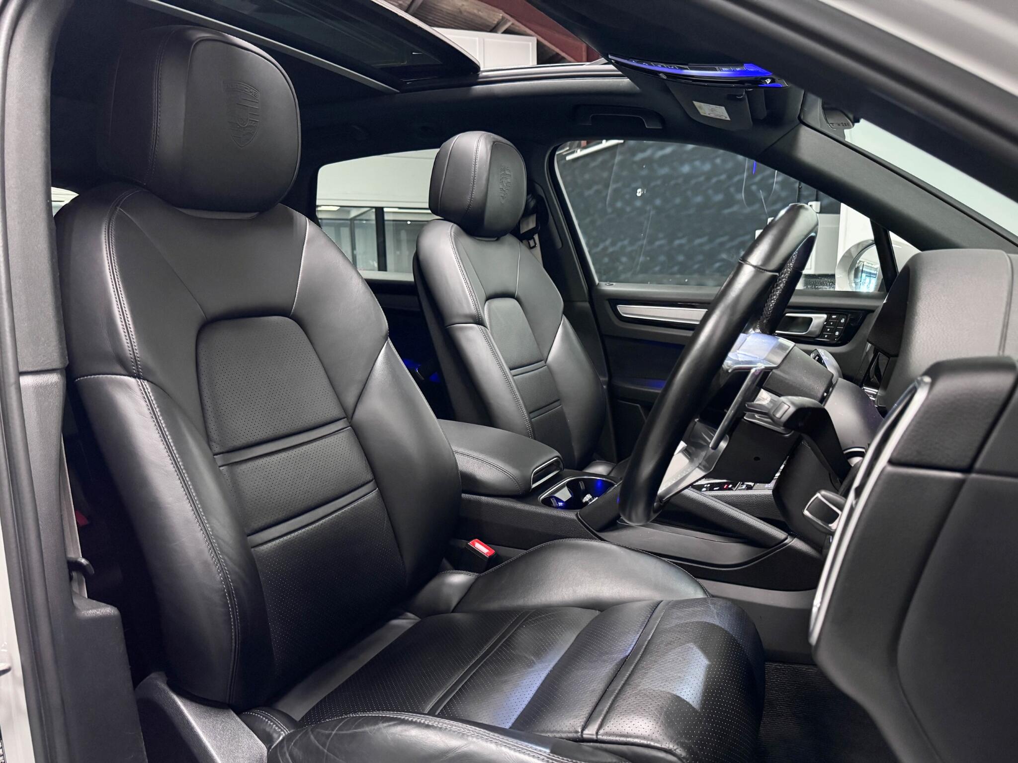 Porsche Cayenne view 31