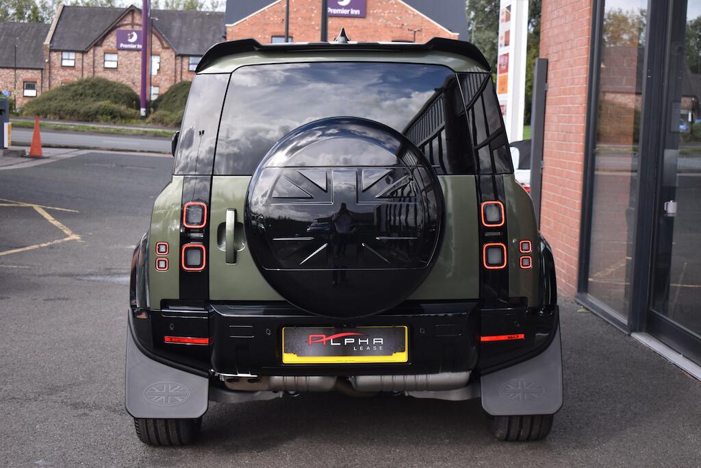 Land Rover Defender 110 view 7