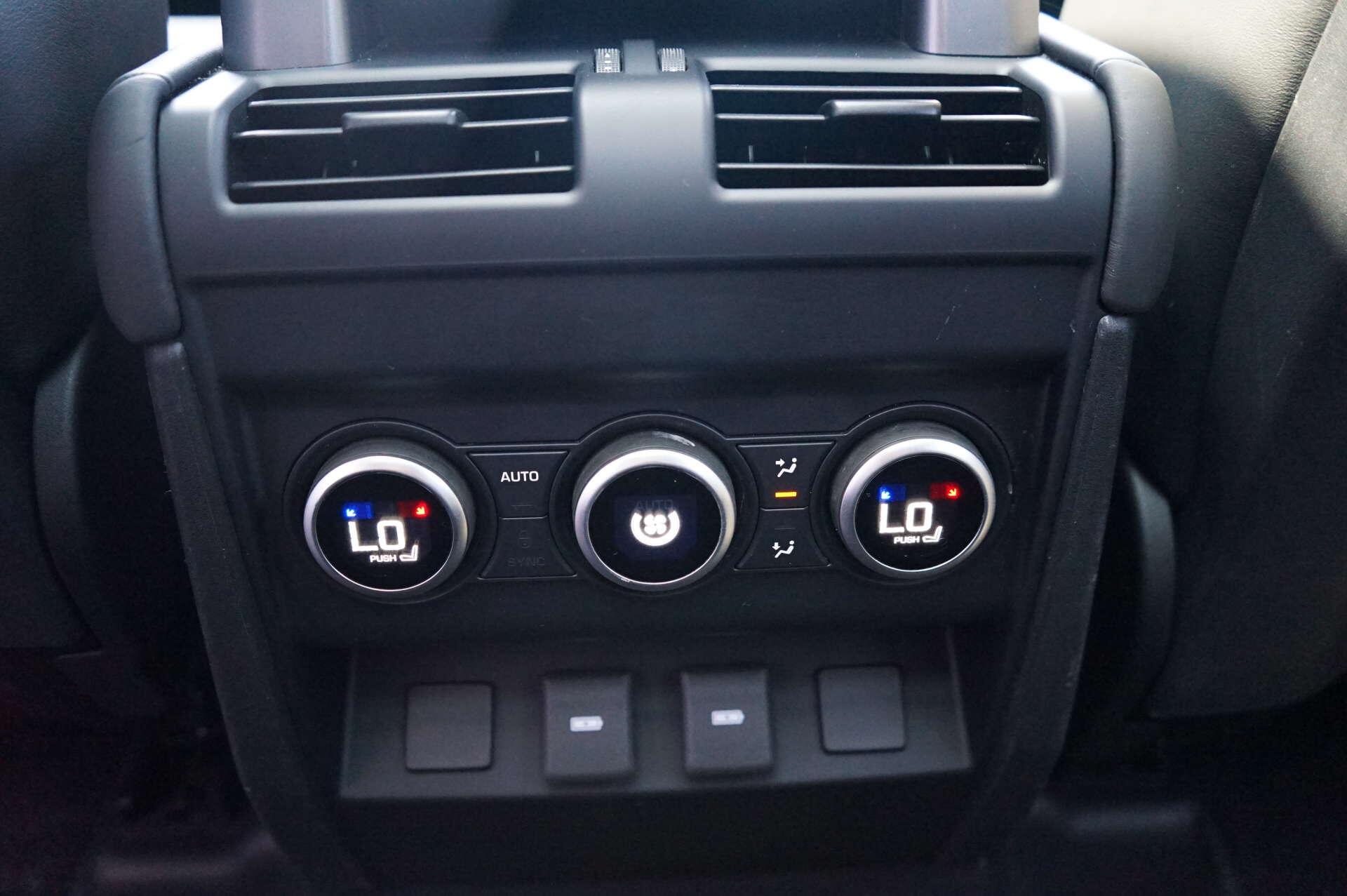 Land Rover Defender view 41