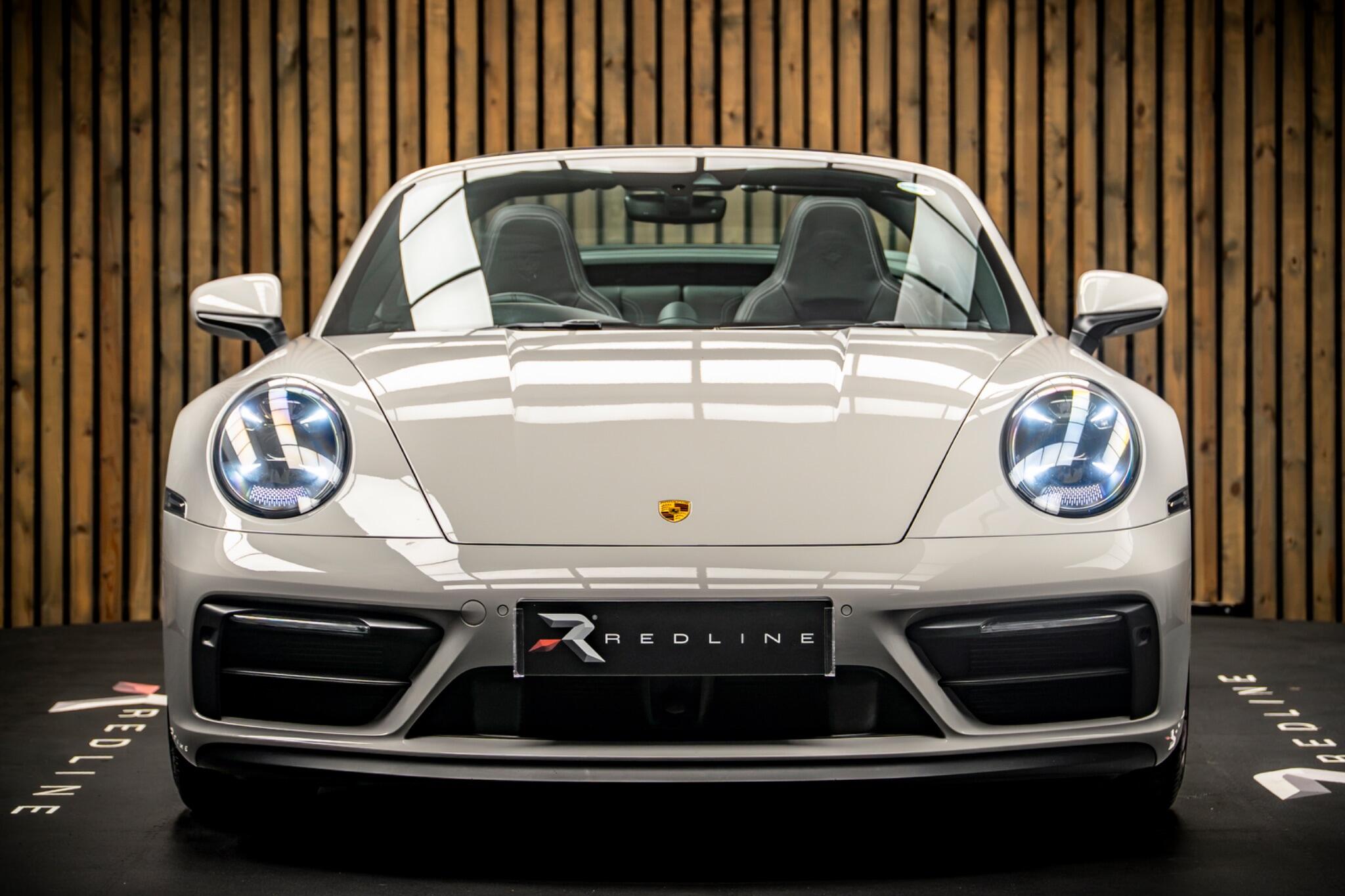 Porsche 911 view 5