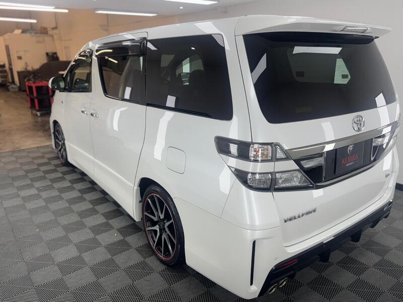 2013 Toyota Vellfire image 7