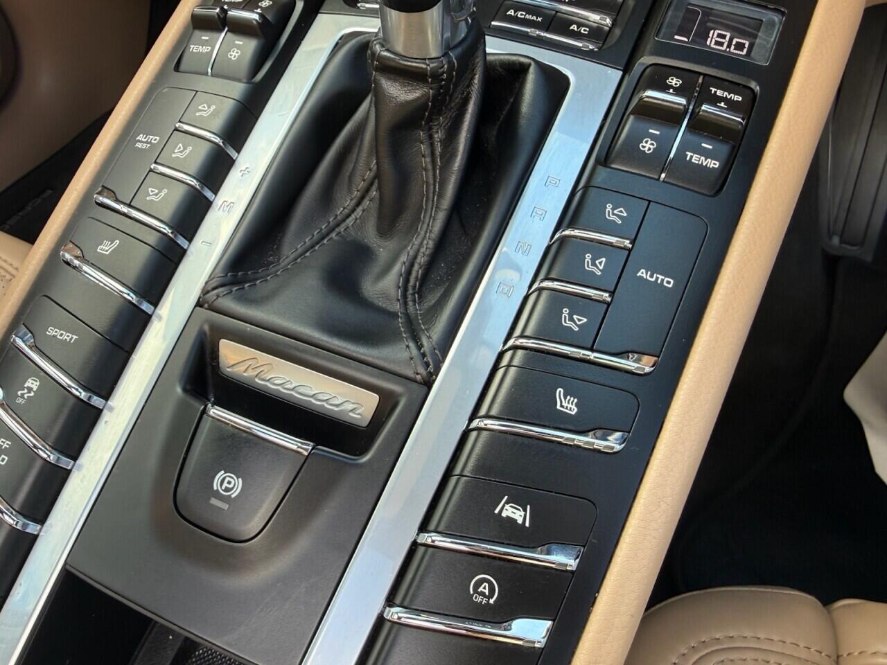 Porsche Macan view 25