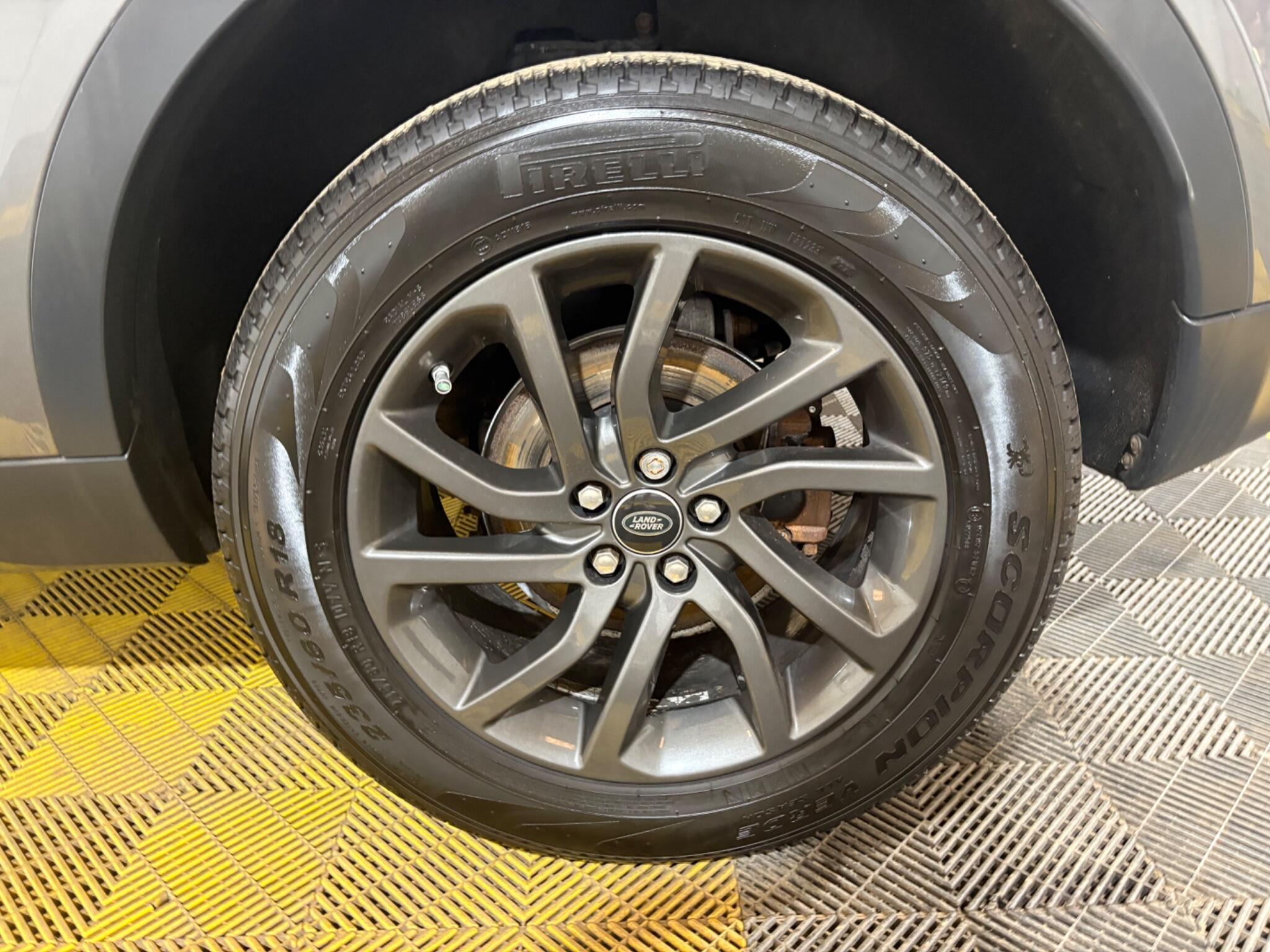 Land Rover Discovery Sport view 47