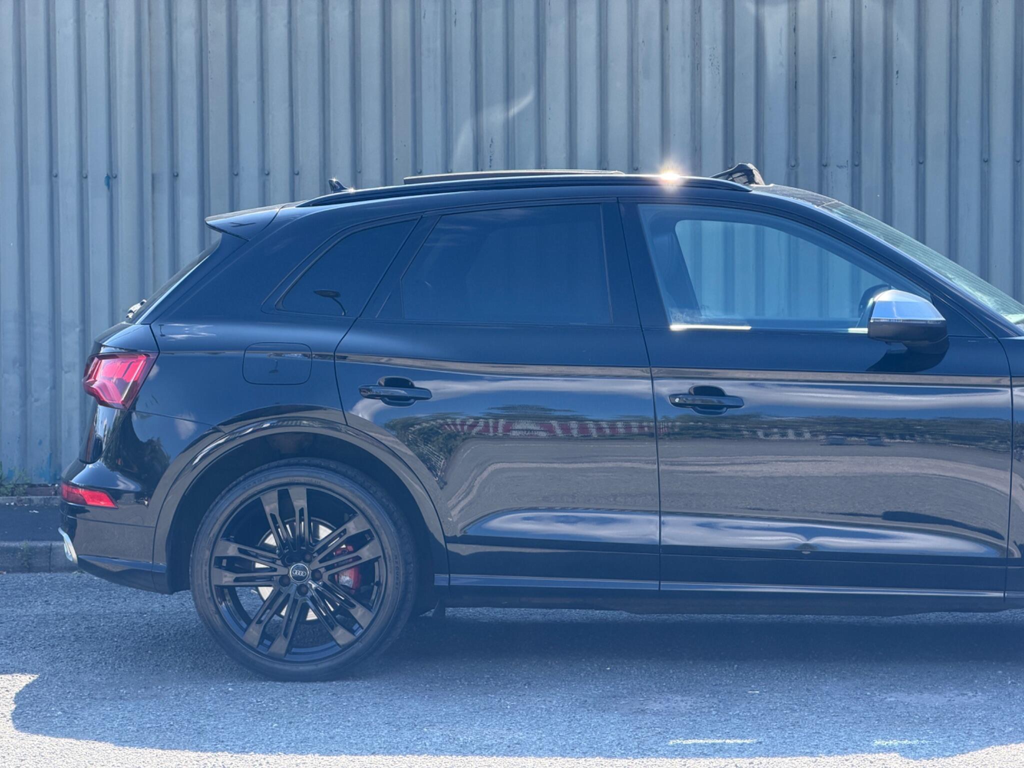 Audi SQ5 view 30