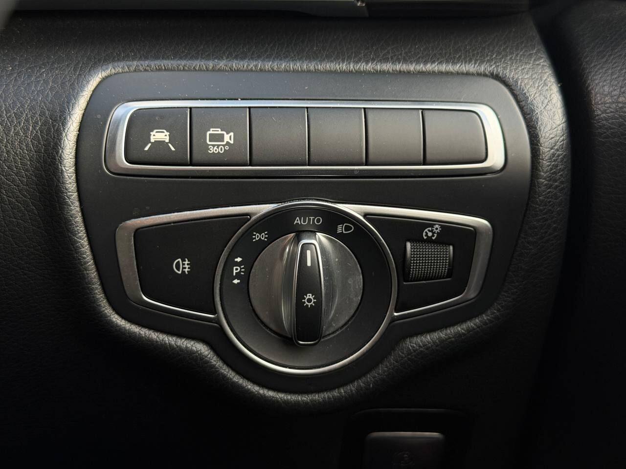 Mercedes-Benz Eqv view 38