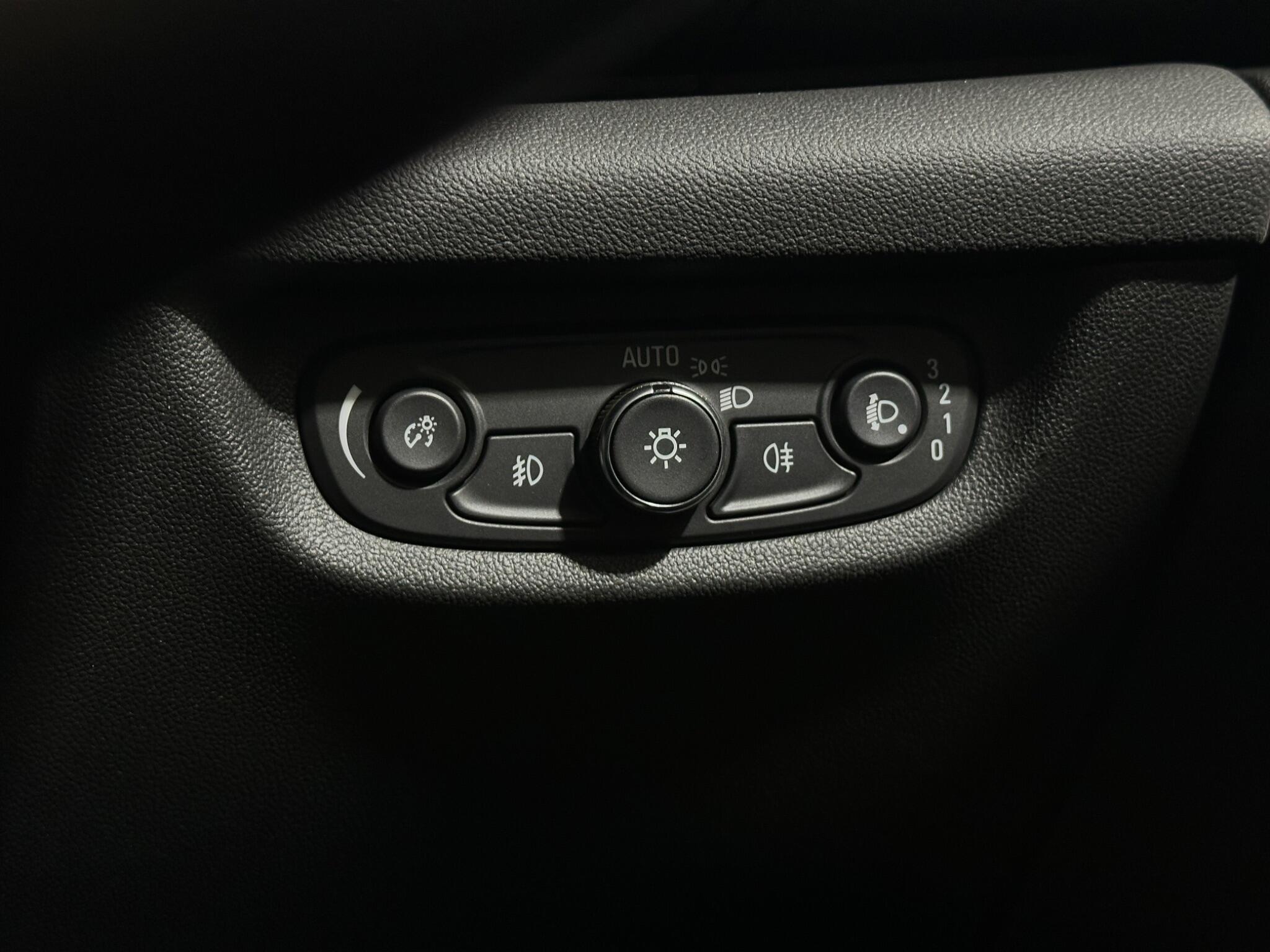 Vauxhall Insignia view 17