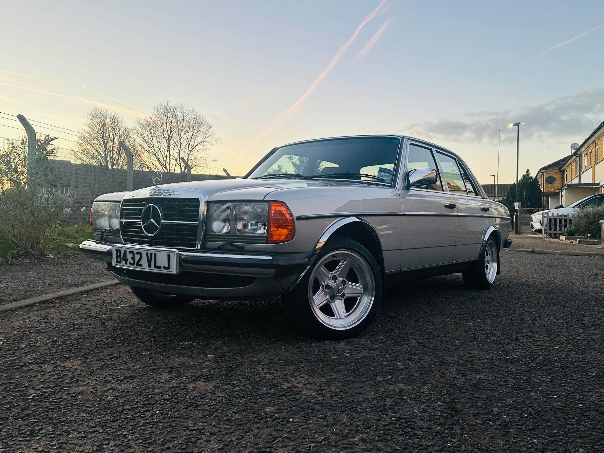 Mercedes-Benz 230