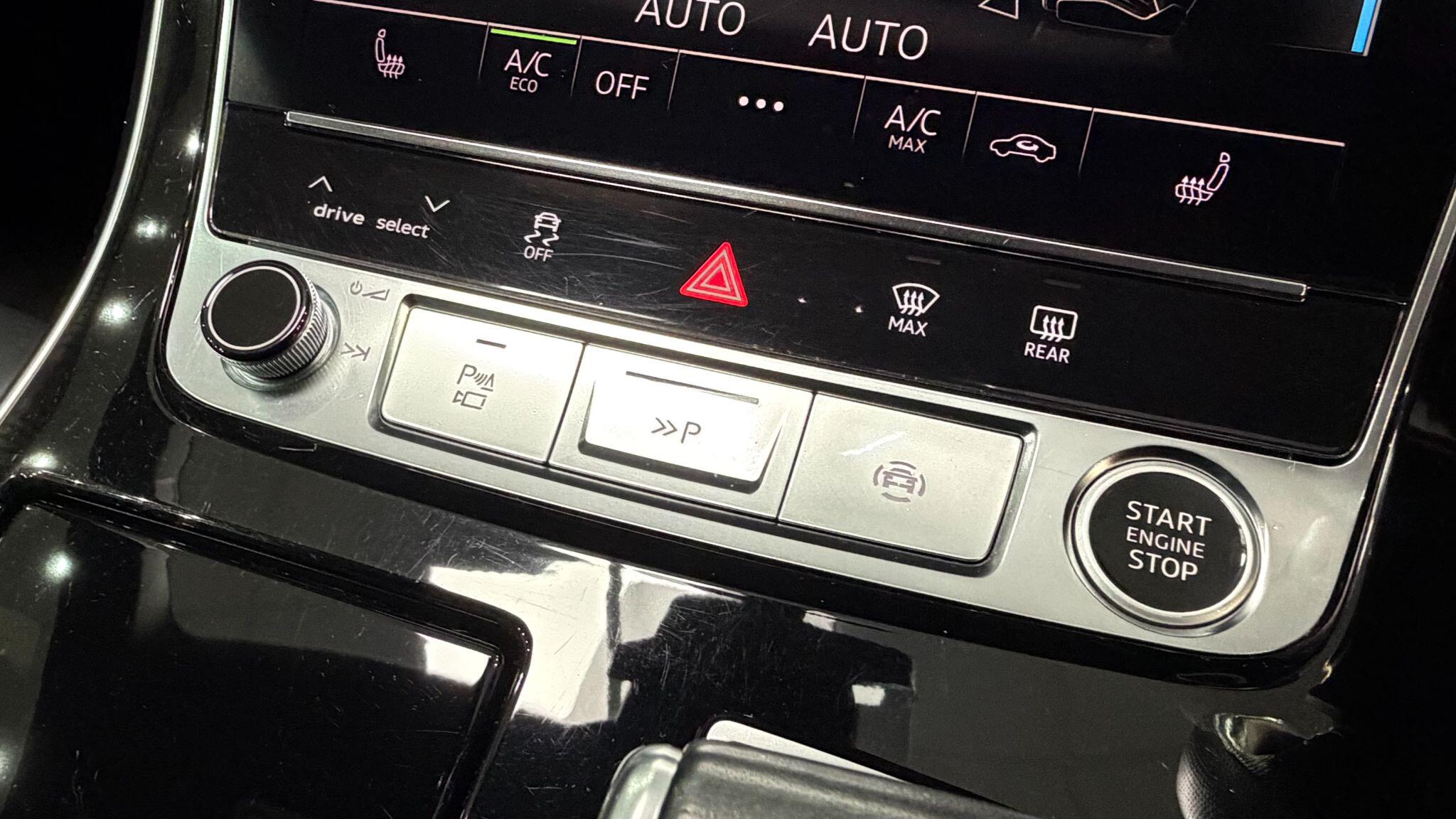 Audi Q8 view 22