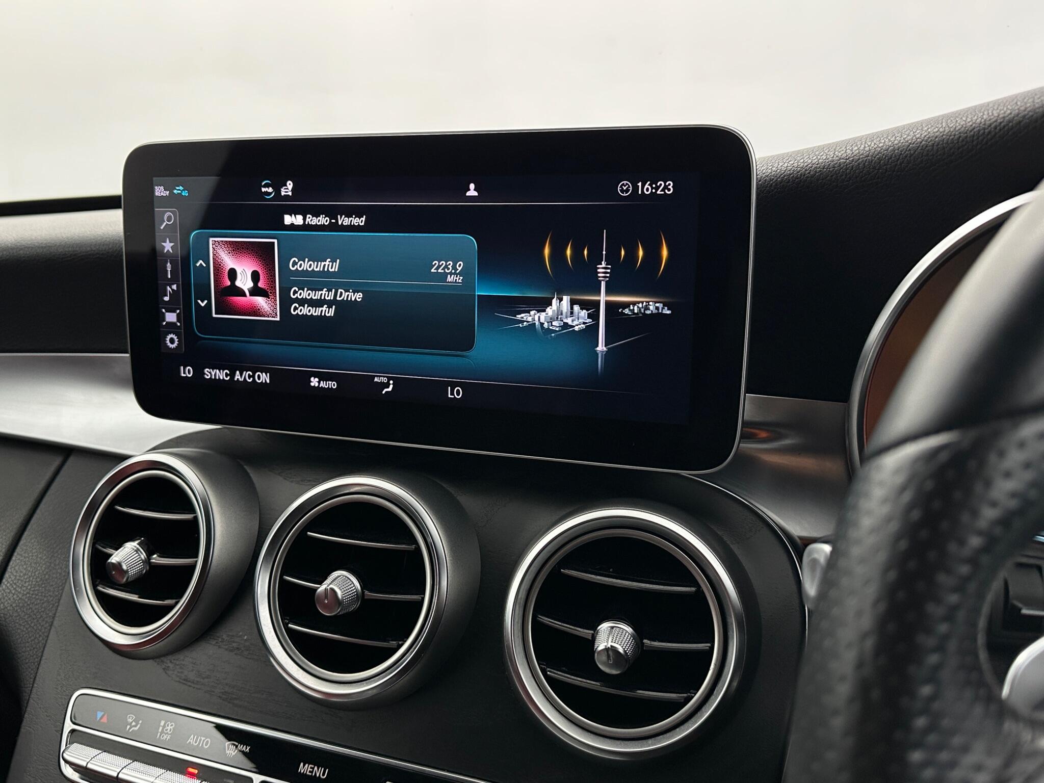 Mercedes-Benz C Class view 28