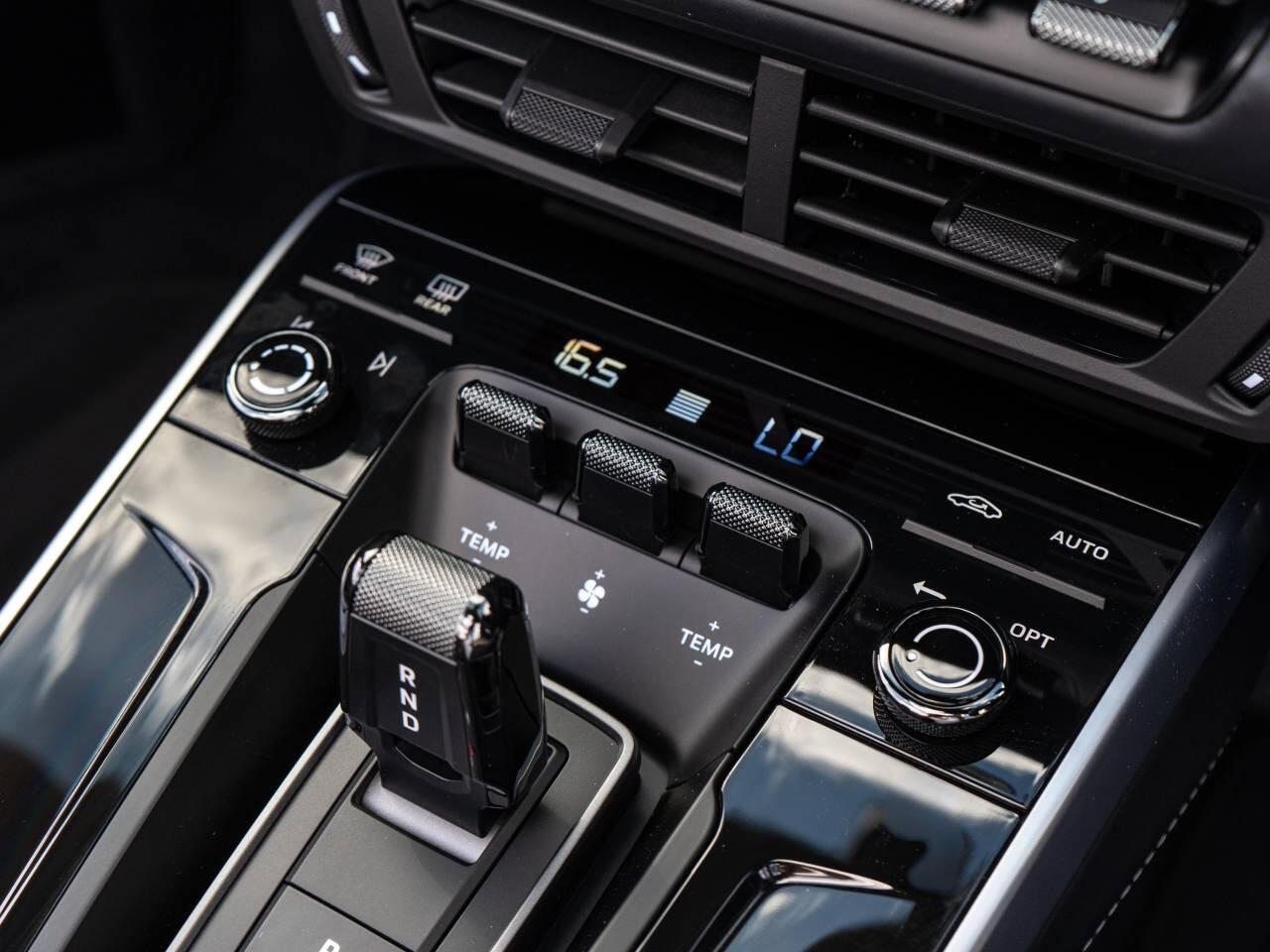 Porsche 911 view 39