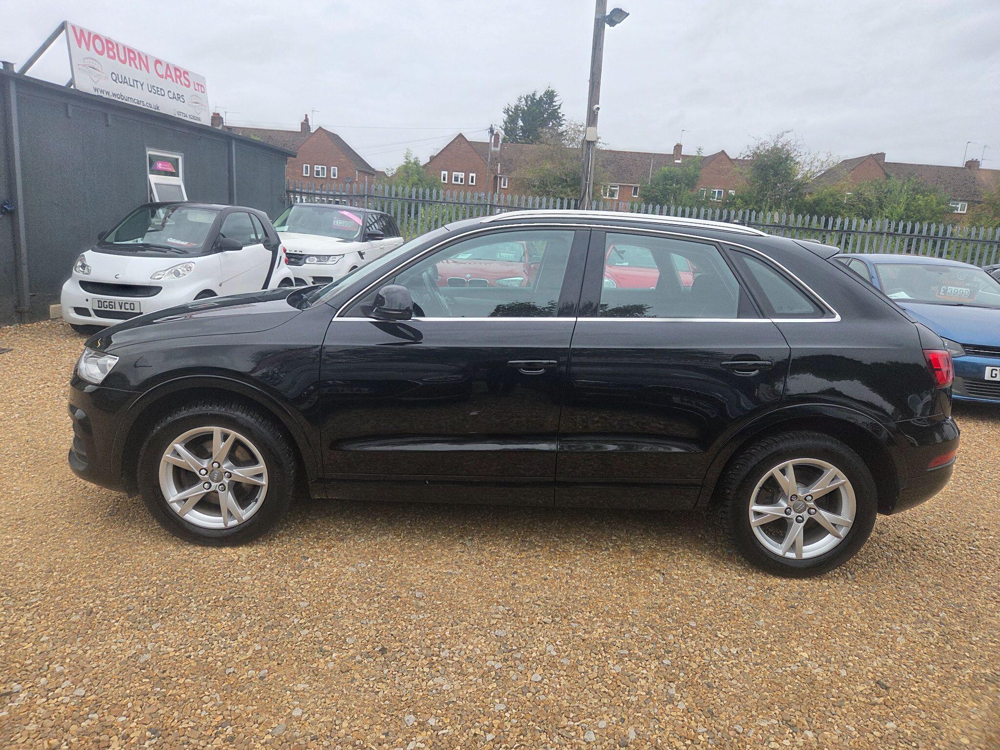 Audi Q3 view 20